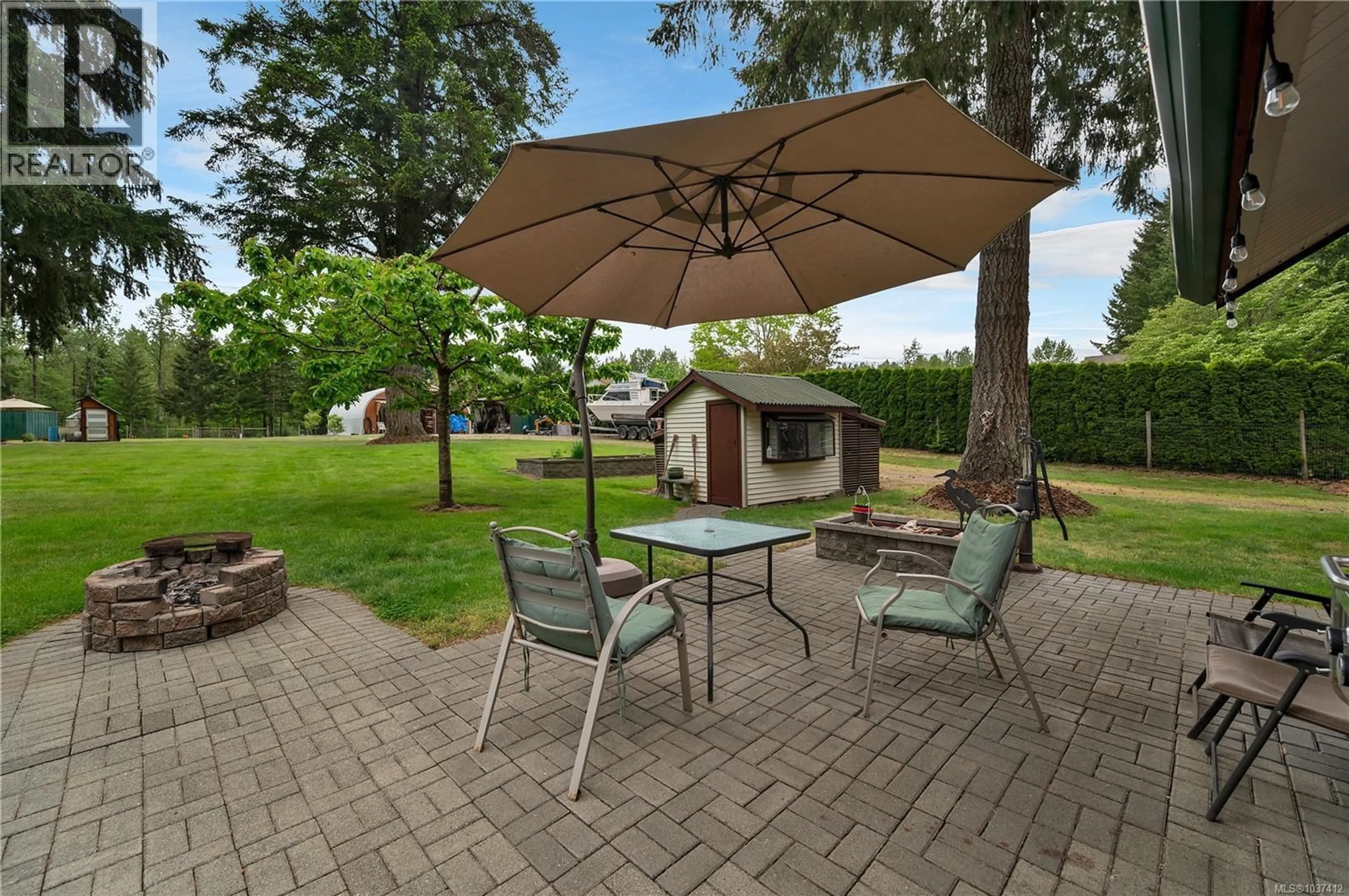 Patio, street for 2249 GLENMORE ROAD, Campbell River British Columbia V9H1C8