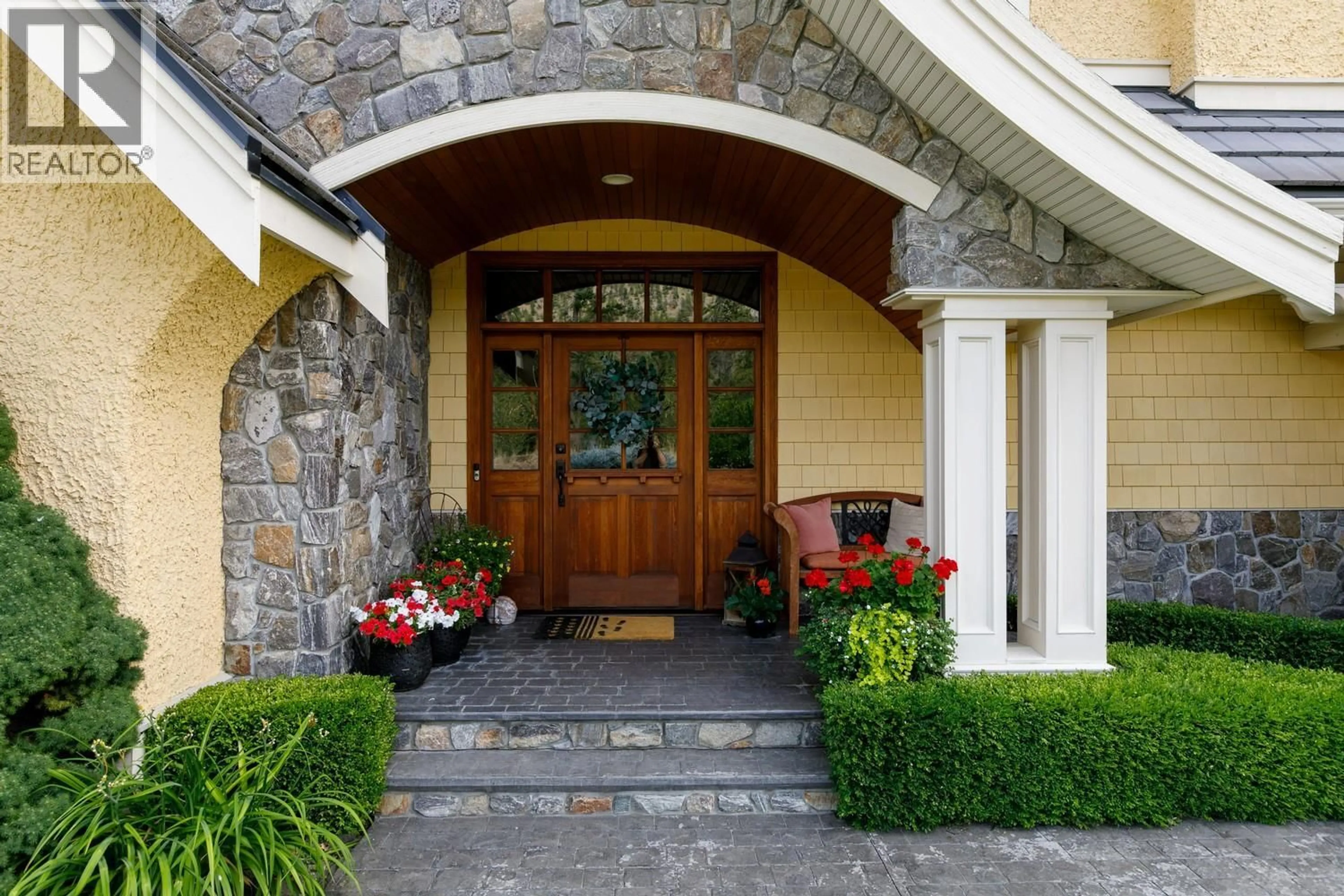 Indoor entryway for 427 LONG RIDGE DRIVE, Kelowna British Columbia V1V2R9