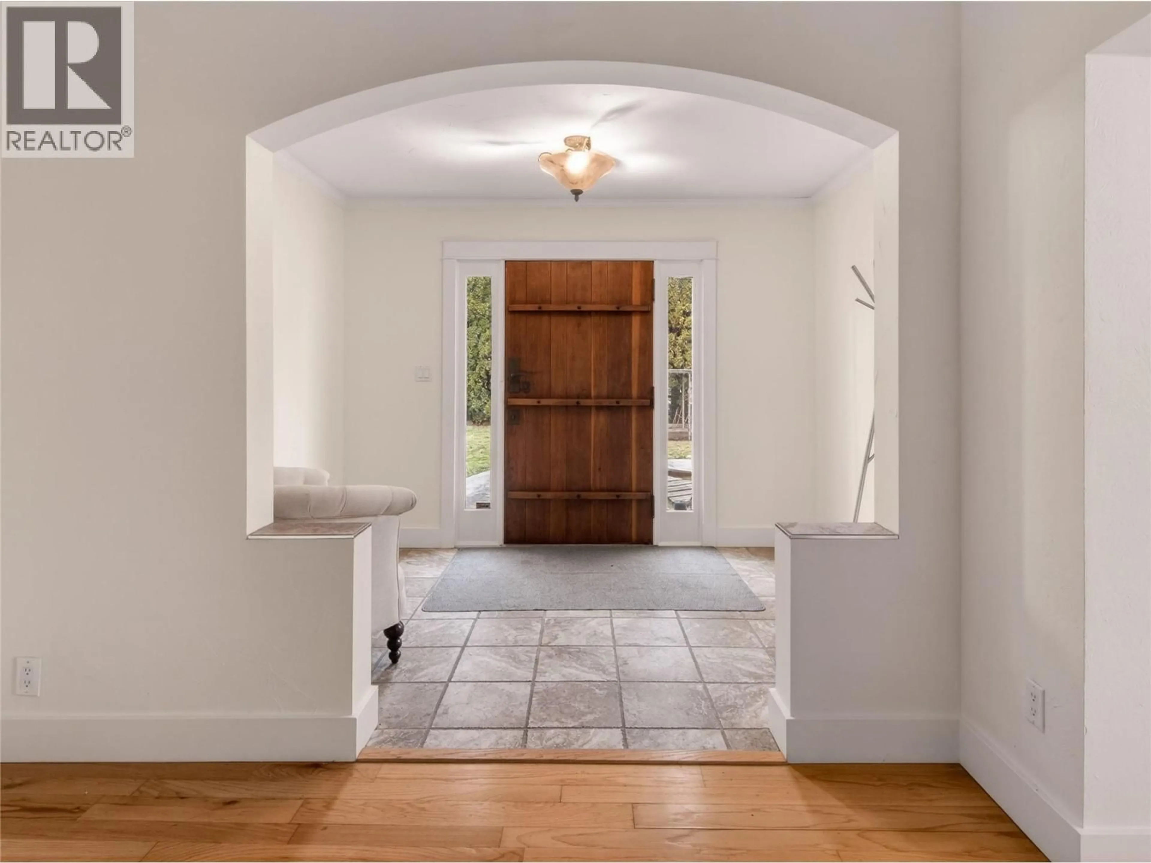 Indoor entryway for 410 UPPER BENCH ROAD NORTH, Penticton British Columbia V2A8T4