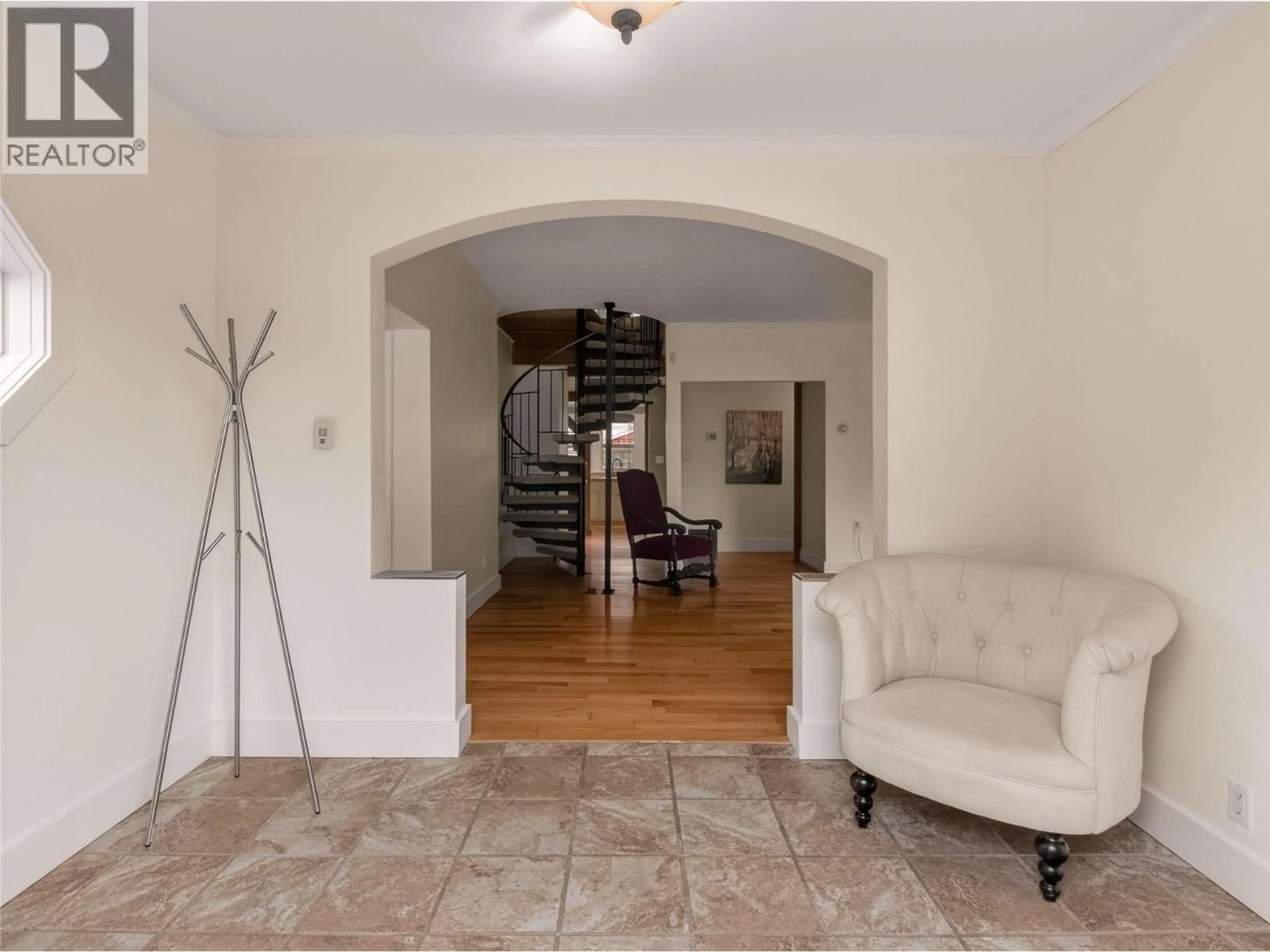 Indoor entryway for 410 UPPER BENCH ROAD NORTH, Penticton British Columbia V2A8T4