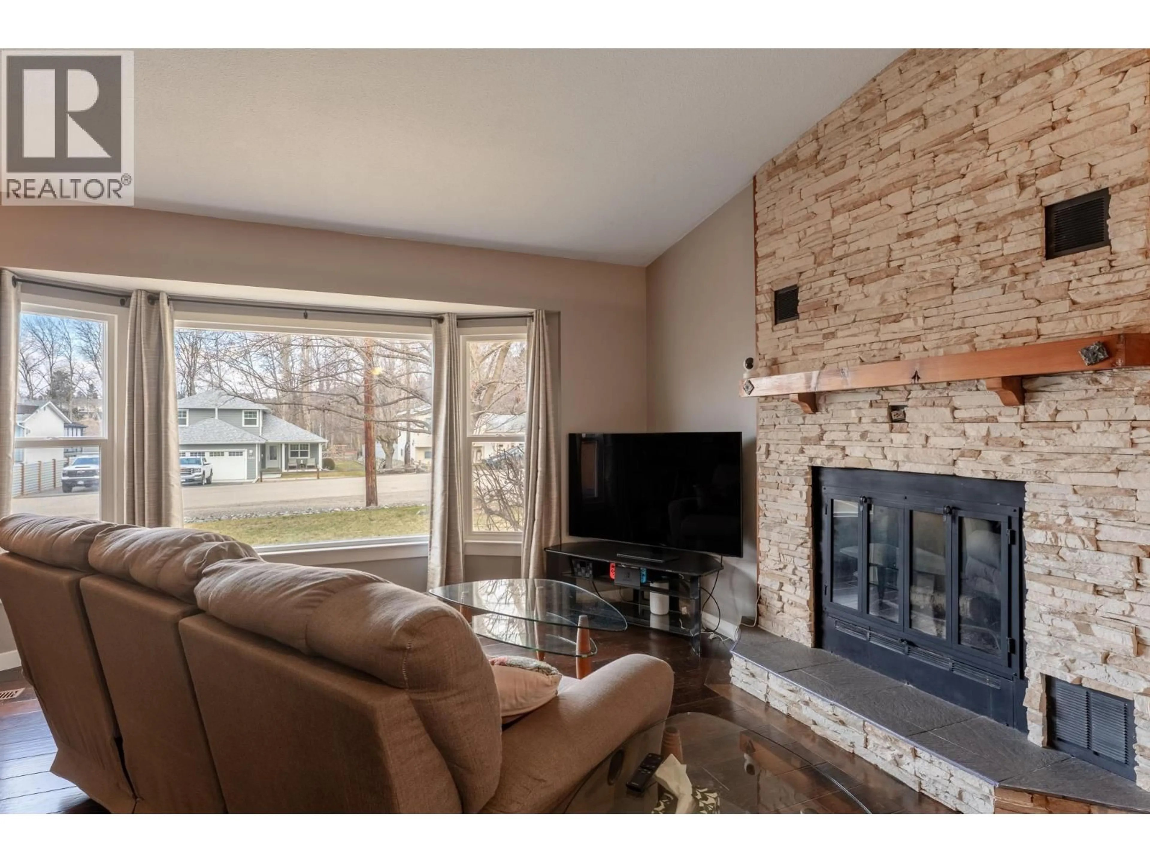 Living room with furniture, unknown for 4891 BULMAN ROAD, Ellison British Columbia V1X6S7