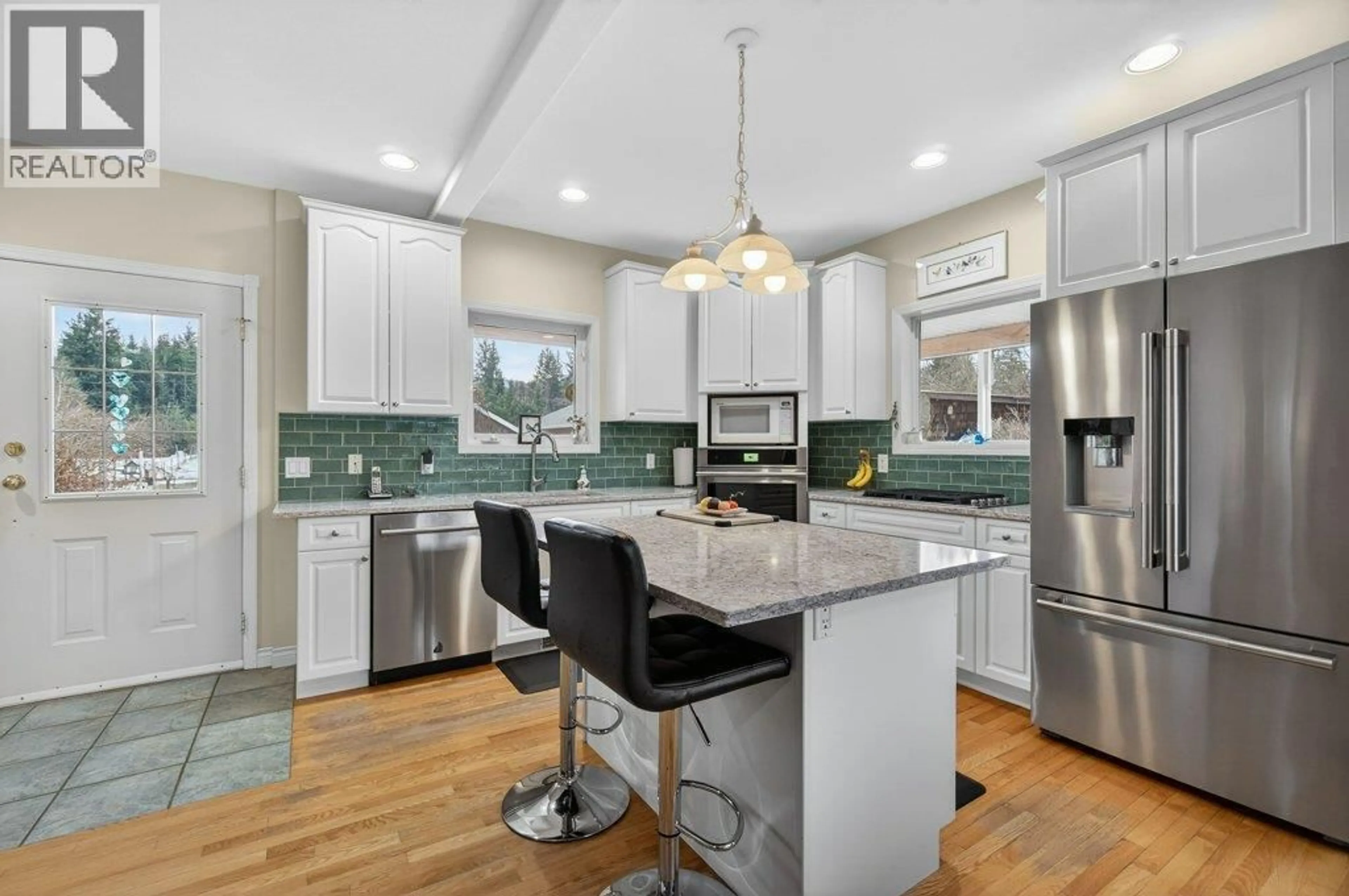 Open concept kitchen, ceramic/tile floor for 615 97B HIGHWAY SOUTHEAST, Salmon Arm British Columbia V1E1X5