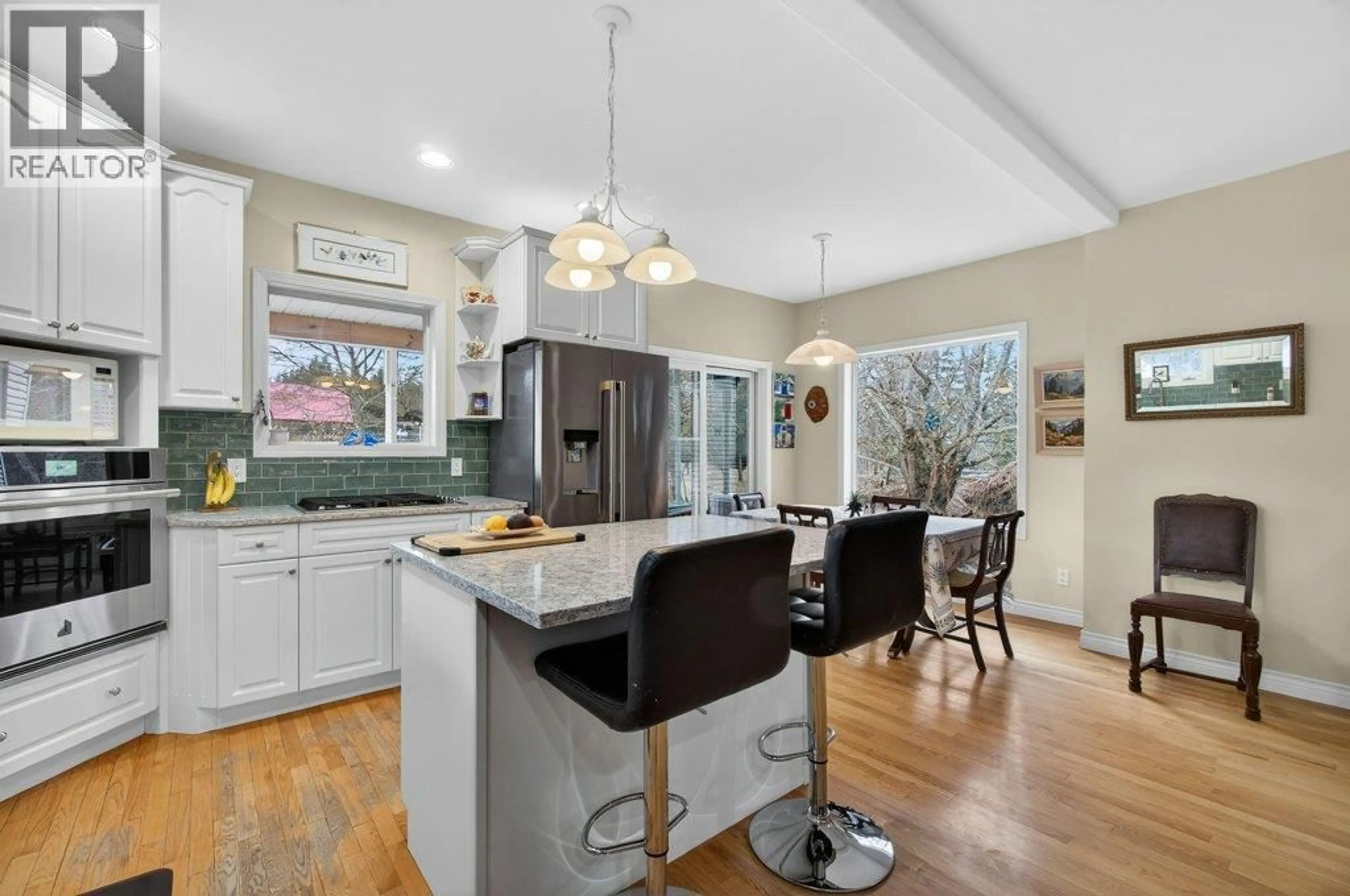 Open concept kitchen, unknown for 615 97B HIGHWAY SOUTHEAST, Salmon Arm British Columbia V1E1X5