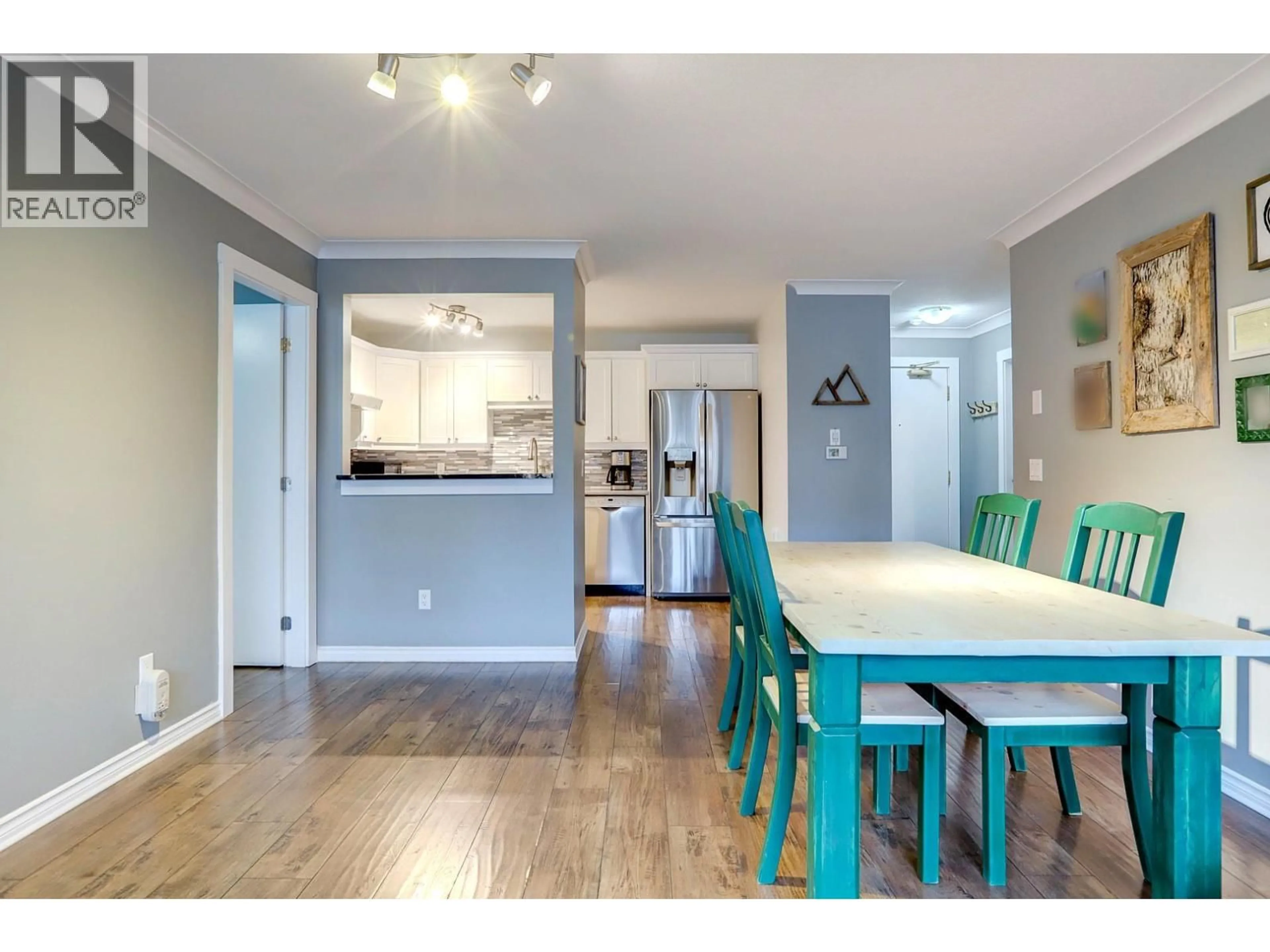 Open concept kitchen, wood/laminate floor for 104 - 669 HOUGHTON ROAD, Kelowna British Columbia V1X7L3