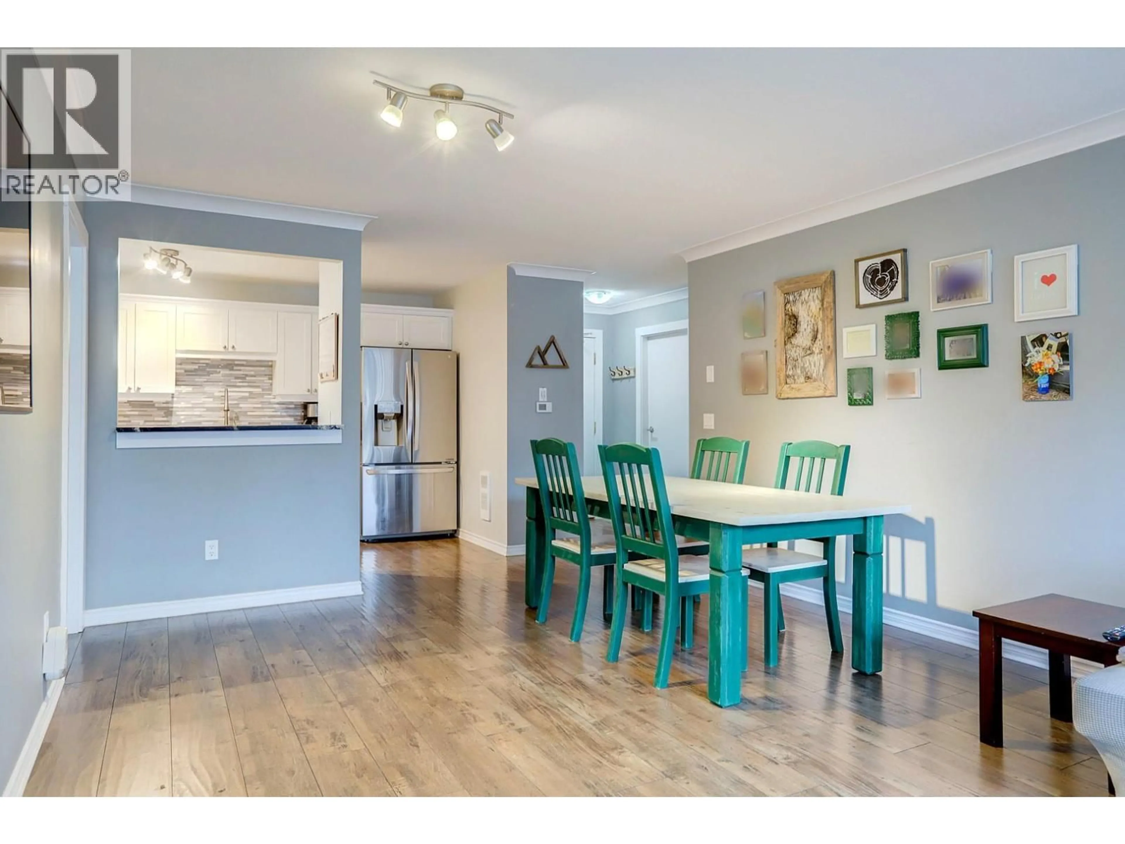 Open concept kitchen, wood/laminate floor for 104 - 669 HOUGHTON ROAD, Kelowna British Columbia V1X7L3