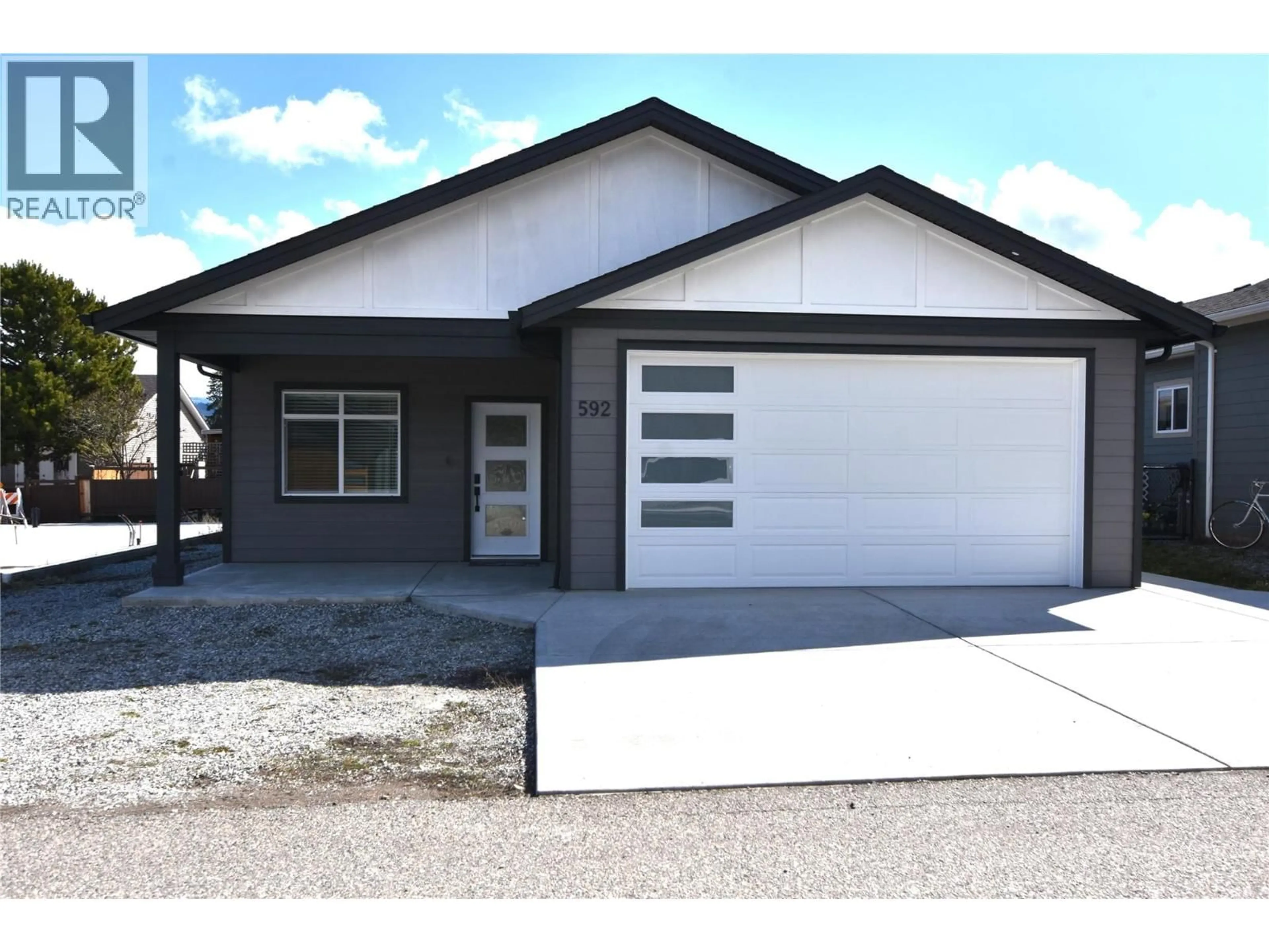Home with vinyl exterior material, street for 592 NIGHTHAWK AVENUE, Vernon British Columbia V1H2A1