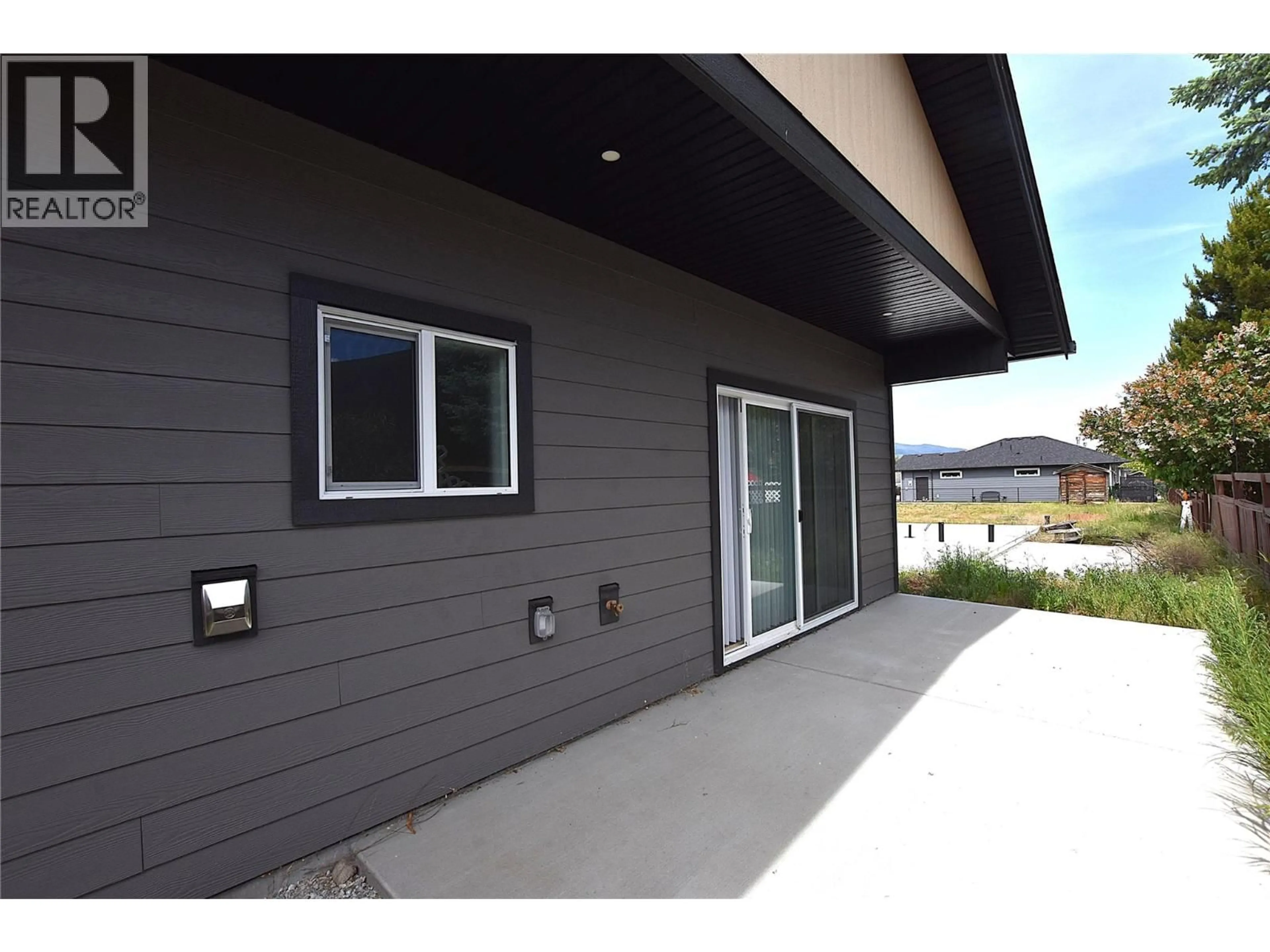 Home with vinyl exterior material, unknown for 592 NIGHTHAWK AVENUE, Vernon British Columbia V1H2A1