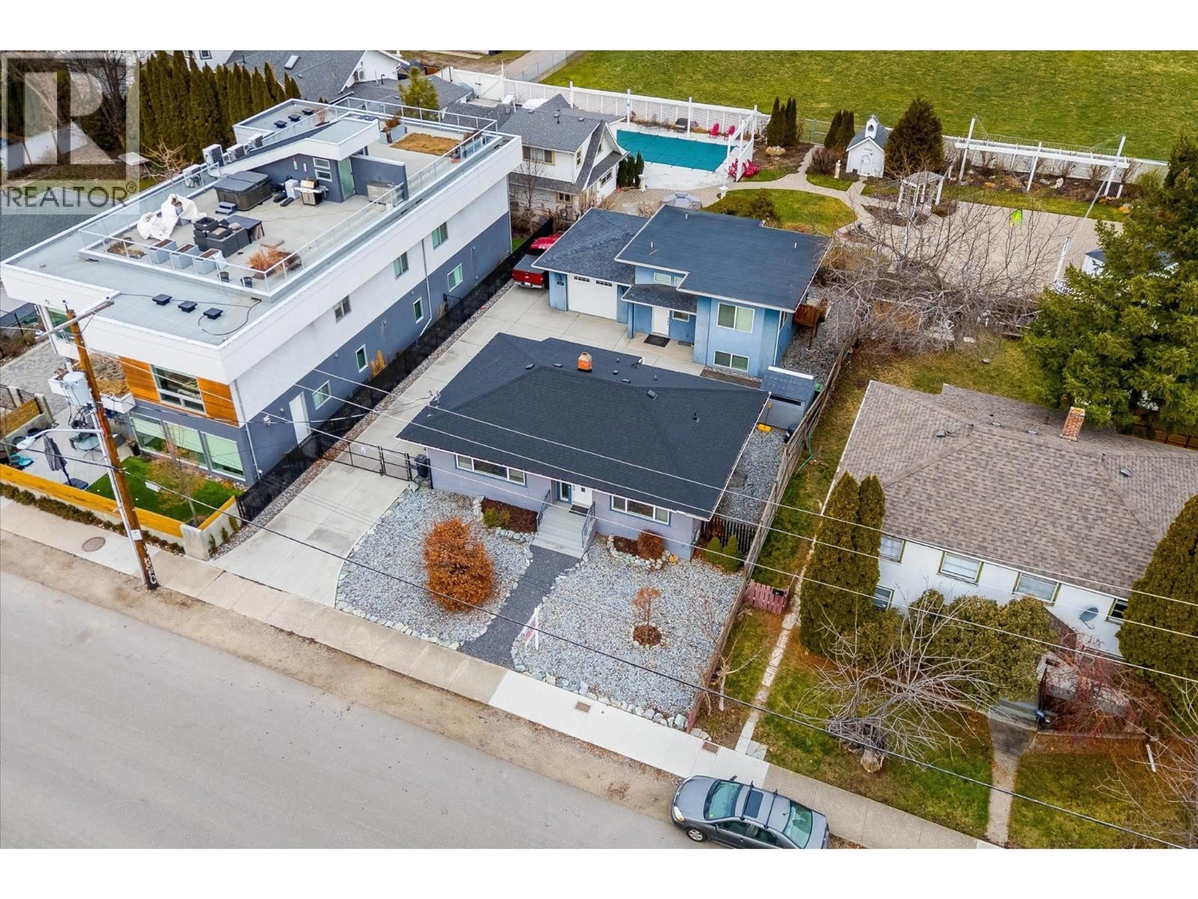 A pic from outside/outdoor area/front of a property/back of a property/a pic from drone, street for 932-930 LAWSON AVENUE, Kelowna British Columbia V1Y6T1