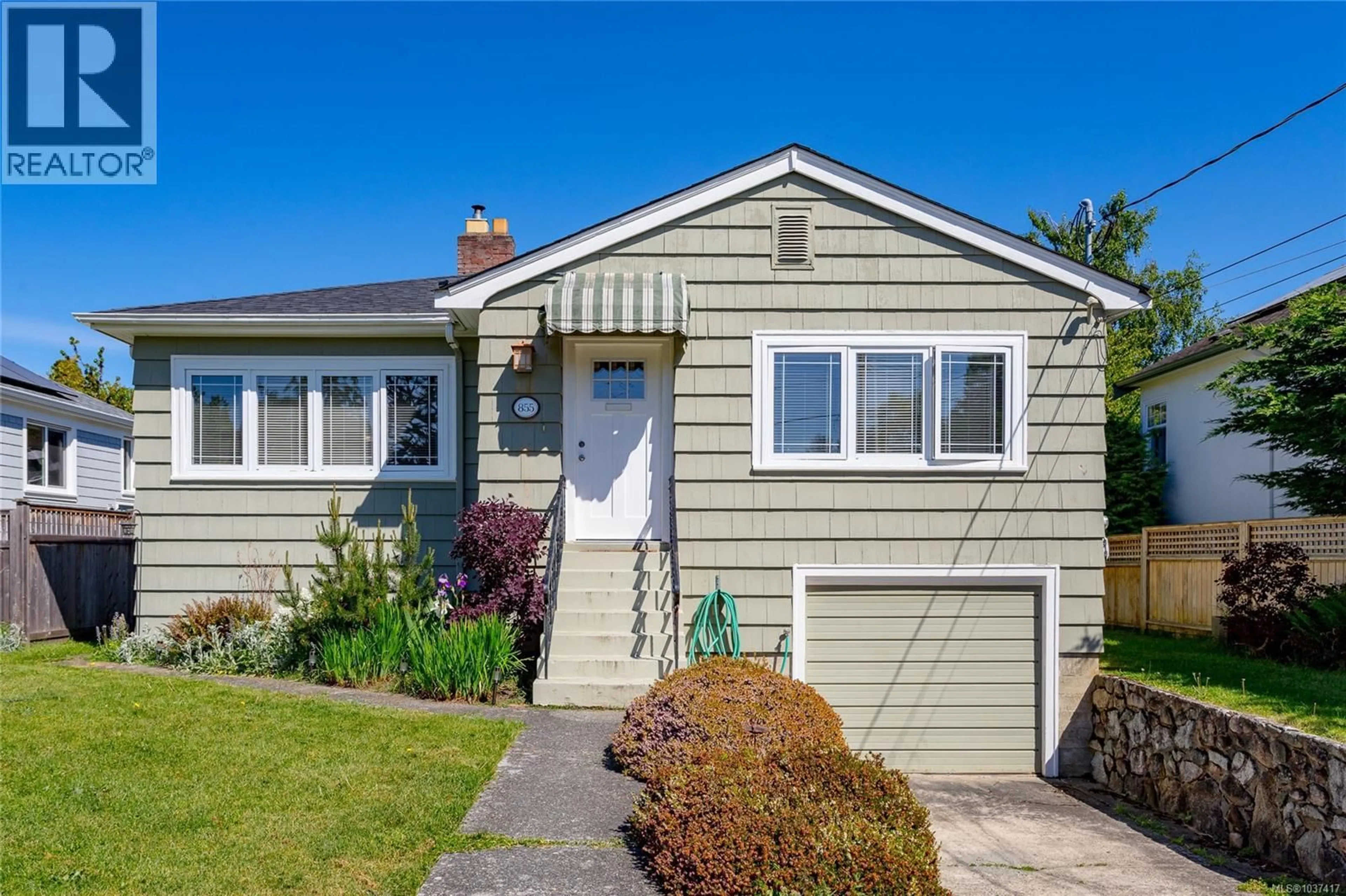 Home with vinyl exterior material, street for 855 LINKLEAS AVENUE, Oak Bay British Columbia V8S5C4