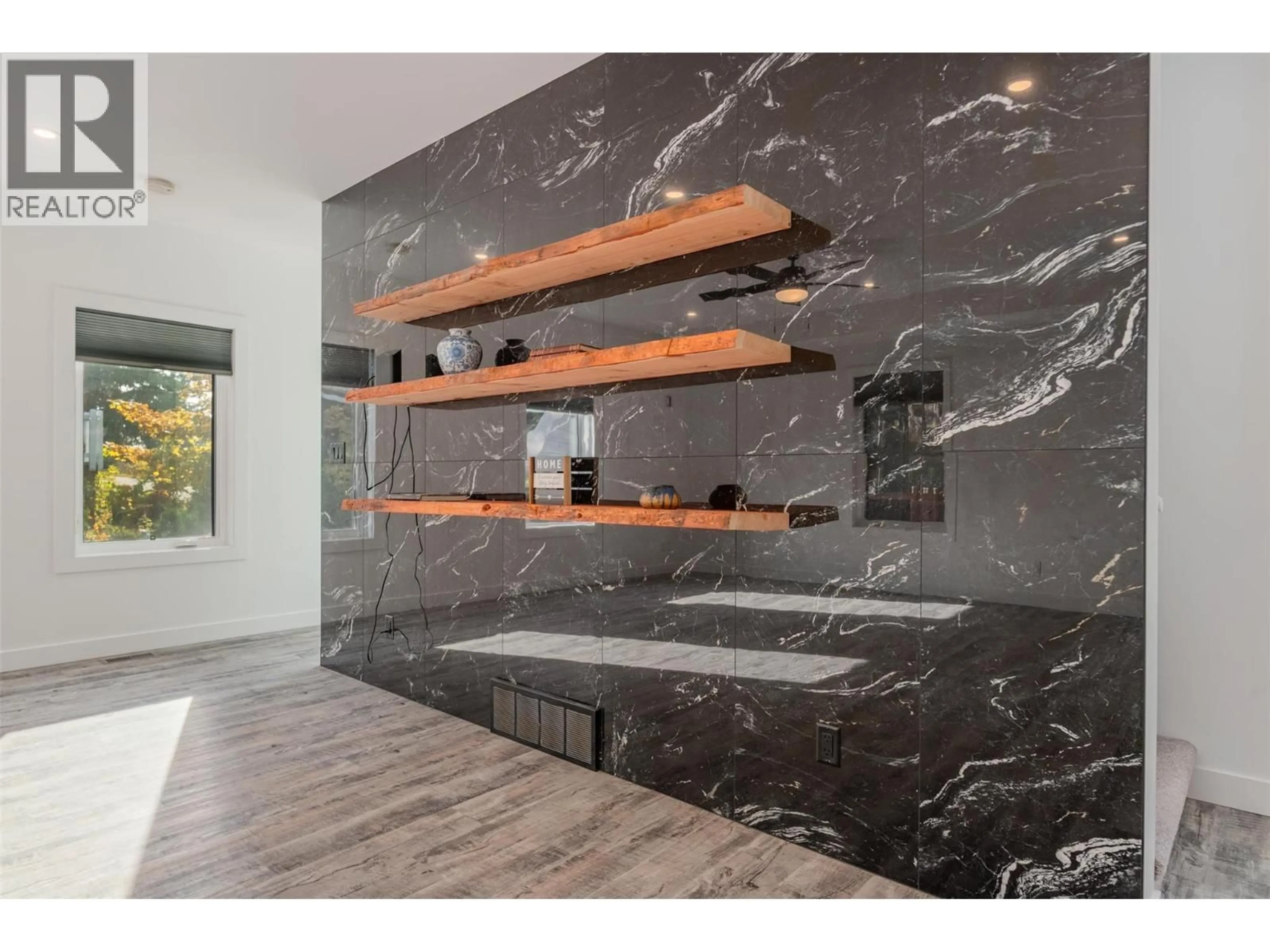 Contemporary bathroom, ceramic/tile floor for 2690 MONTE CHRISTO STREET, Rossland British Columbia V0G1Y0