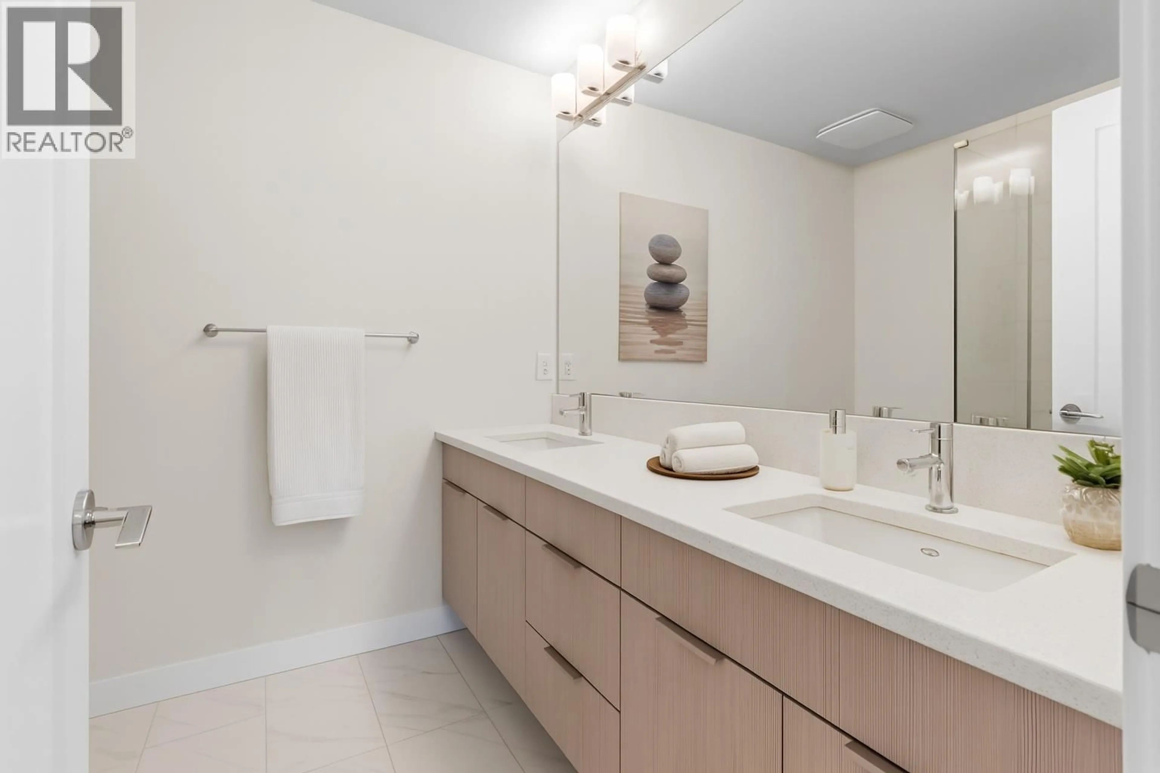 Contemporary bathroom, ceramic/tile floor for 62 - 170 CELANO CRESCENT, Kelowna British Columbia V1V0B6