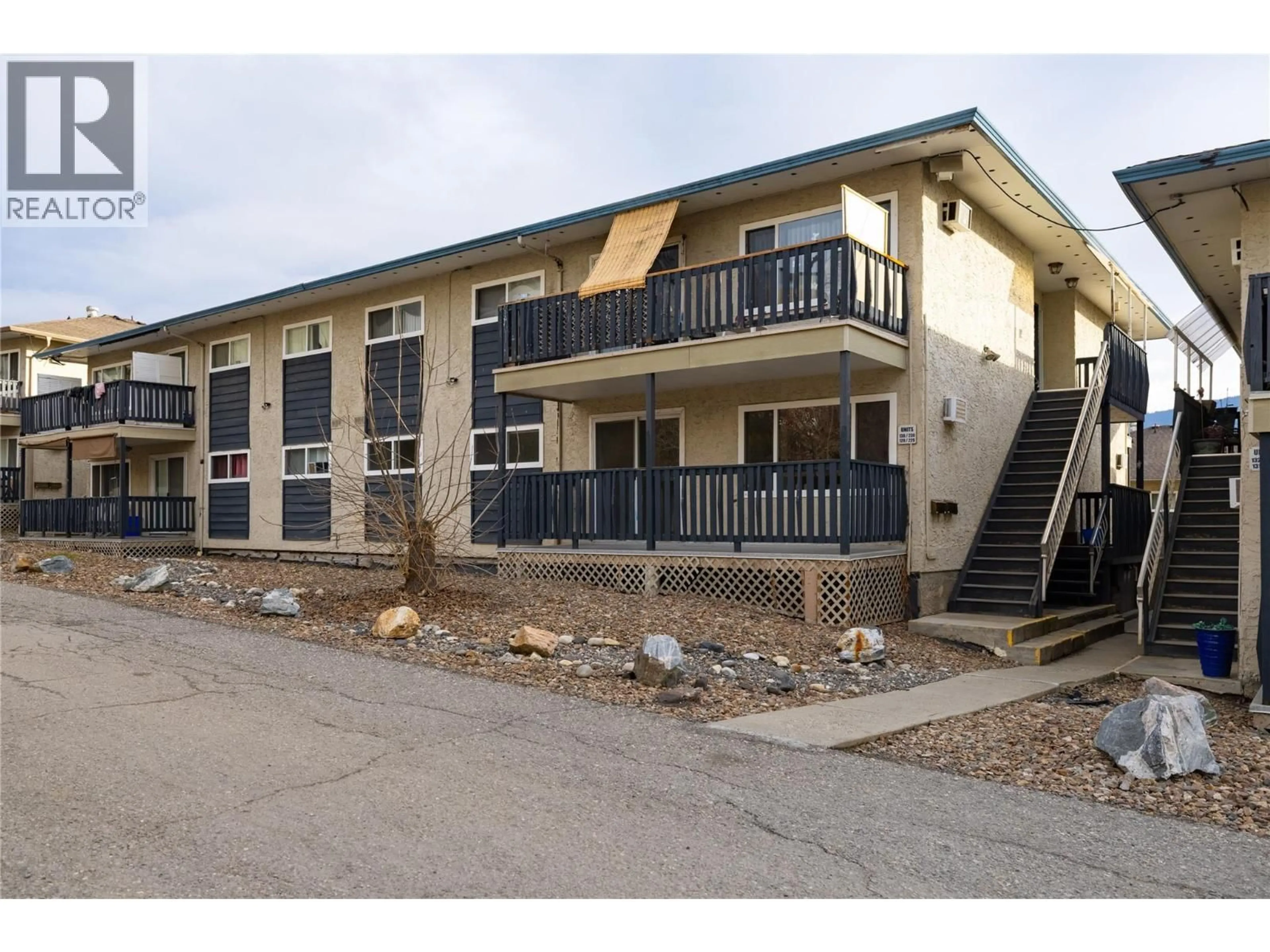 Patio, building for 130 - 3505 38 STREET, Vernon British Columbia V1T6X1