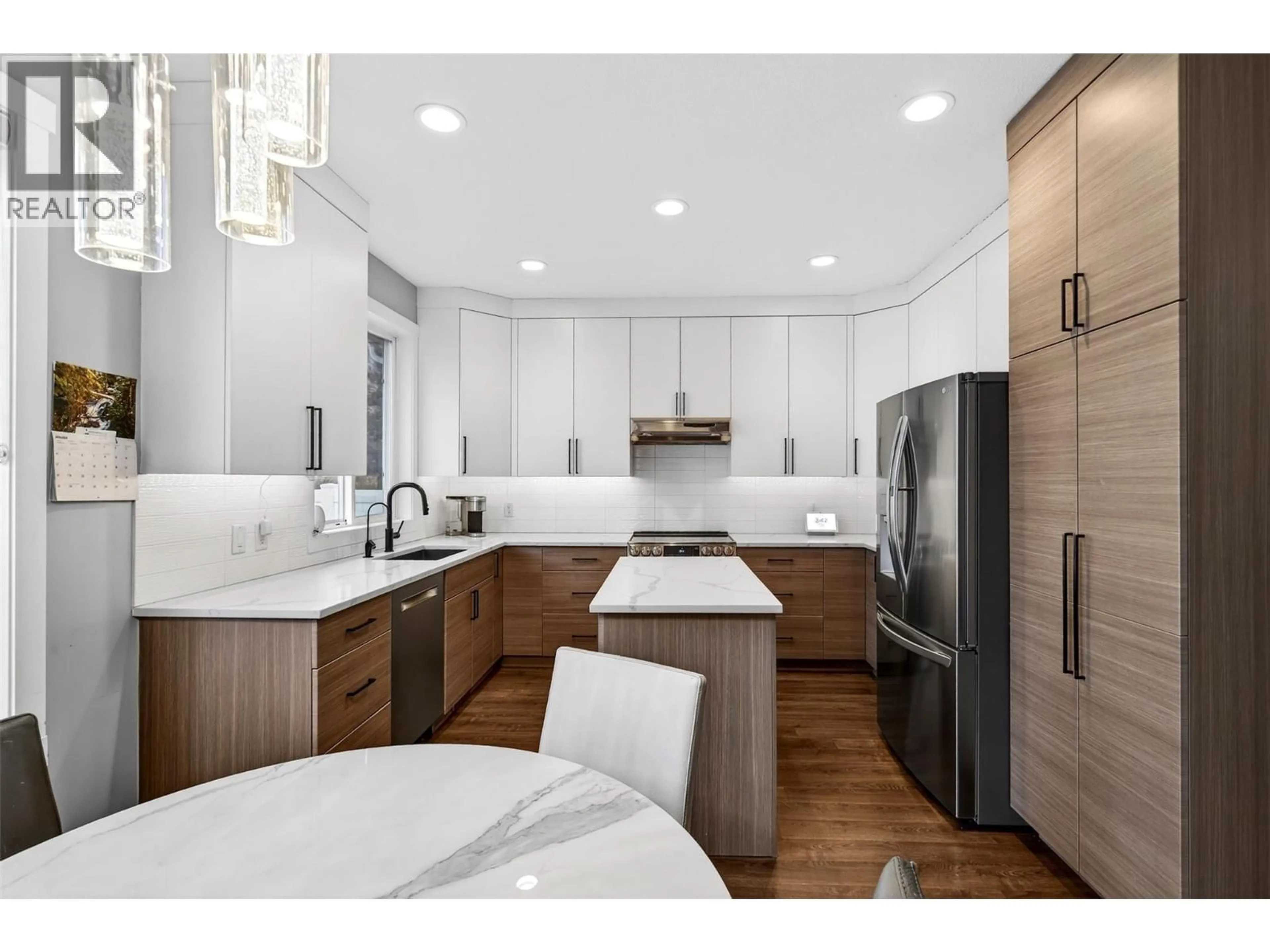 Contemporary kitchen, unknown for 109 - 2220 SHANNON RIDGE DRIVE, West Kelowna British Columbia V4T2T6