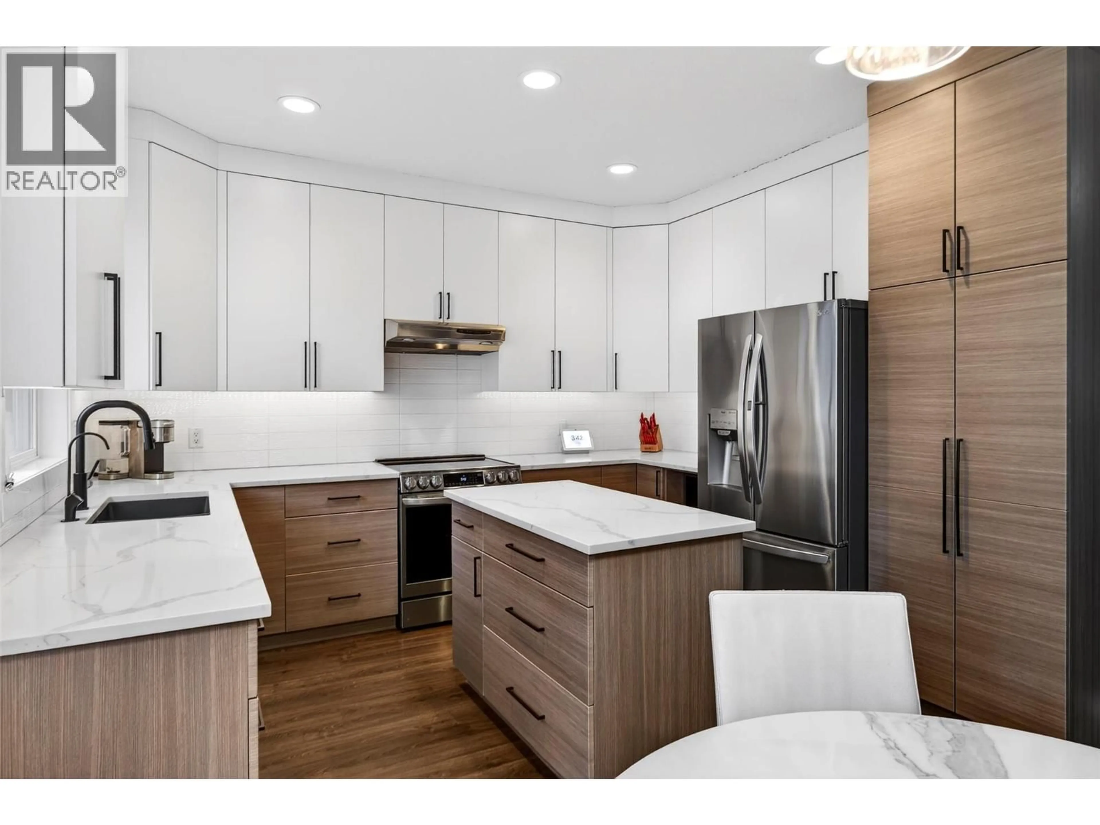 Contemporary kitchen, wood/laminate floor for 109 - 2220 SHANNON RIDGE DRIVE, West Kelowna British Columbia V4T2T6