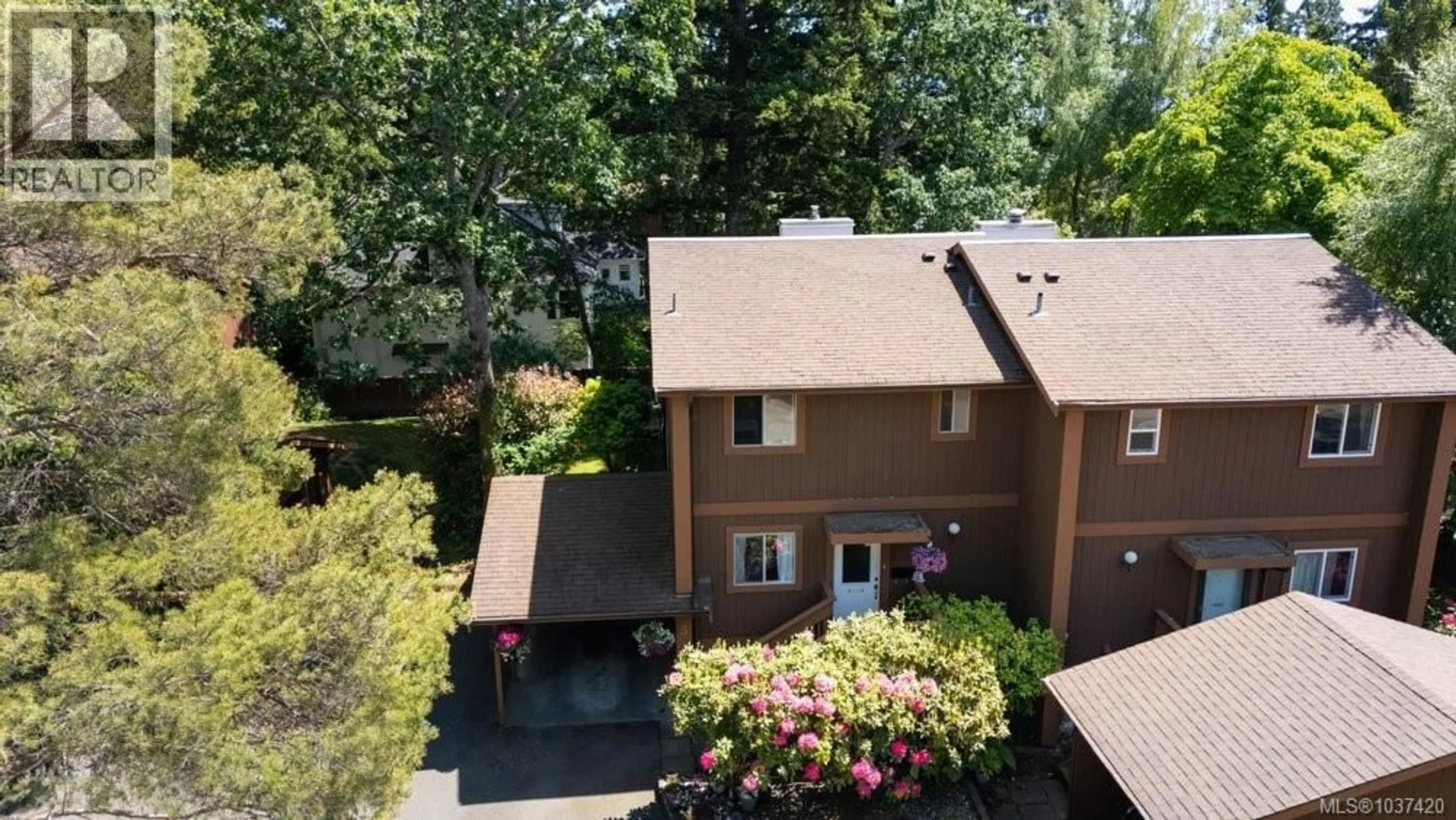 A pic from outside/outdoor area/front of a property/back of a property/a pic from drone, unknown for 3 - 933 ADMIRALS ROAD, Esquimalt British Columbia V9A2P1