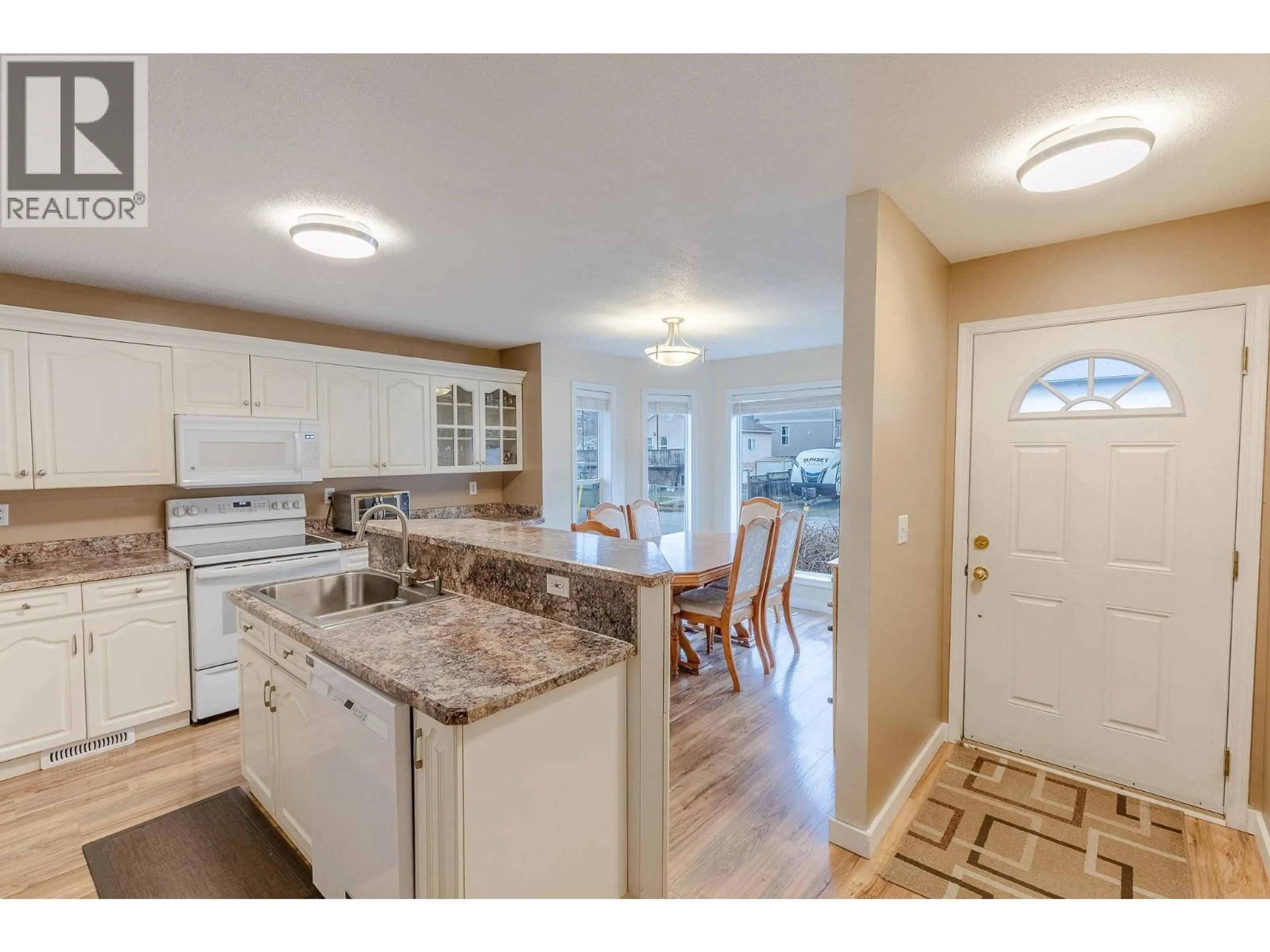 Open concept kitchen, ceramic/tile floor for 1603 MURDOCH STREET, Creston British Columbia V0B1G5