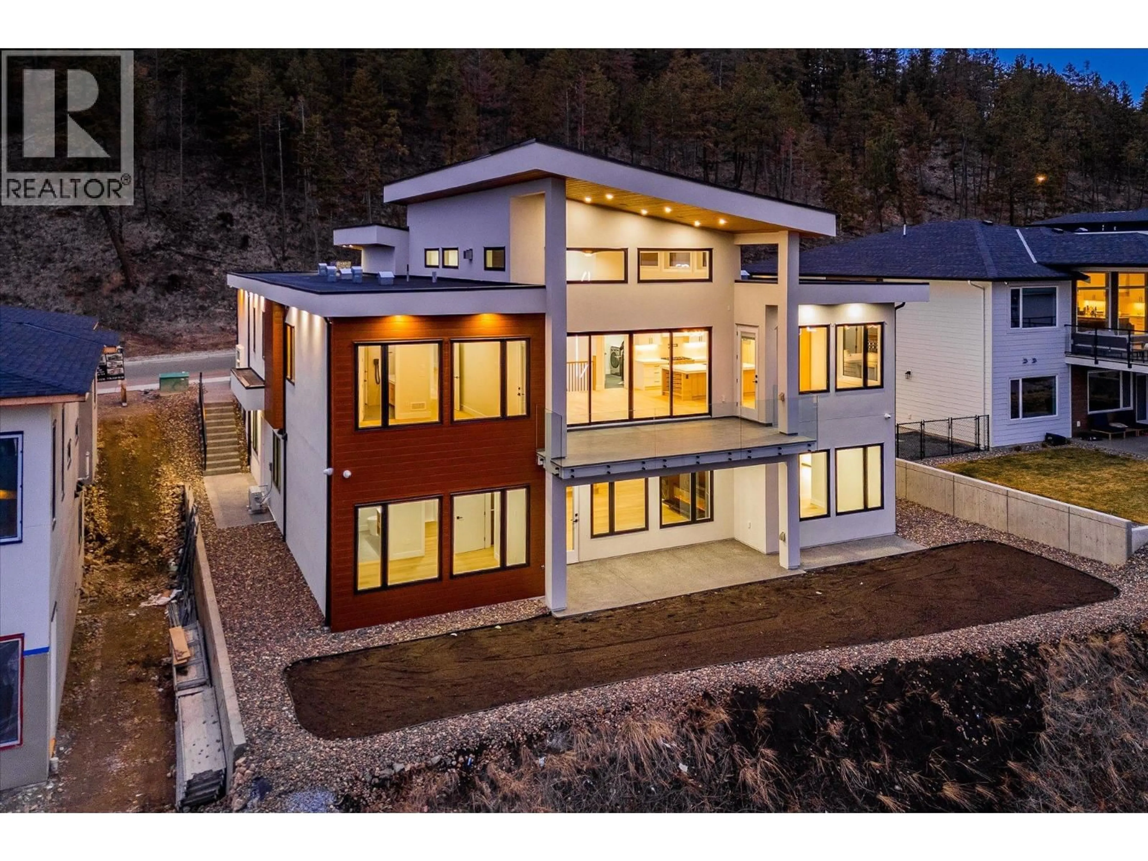 Home with vinyl exterior material, unknown for 979 LOSETH DRIVE, Kelowna British Columbia V1P0A1