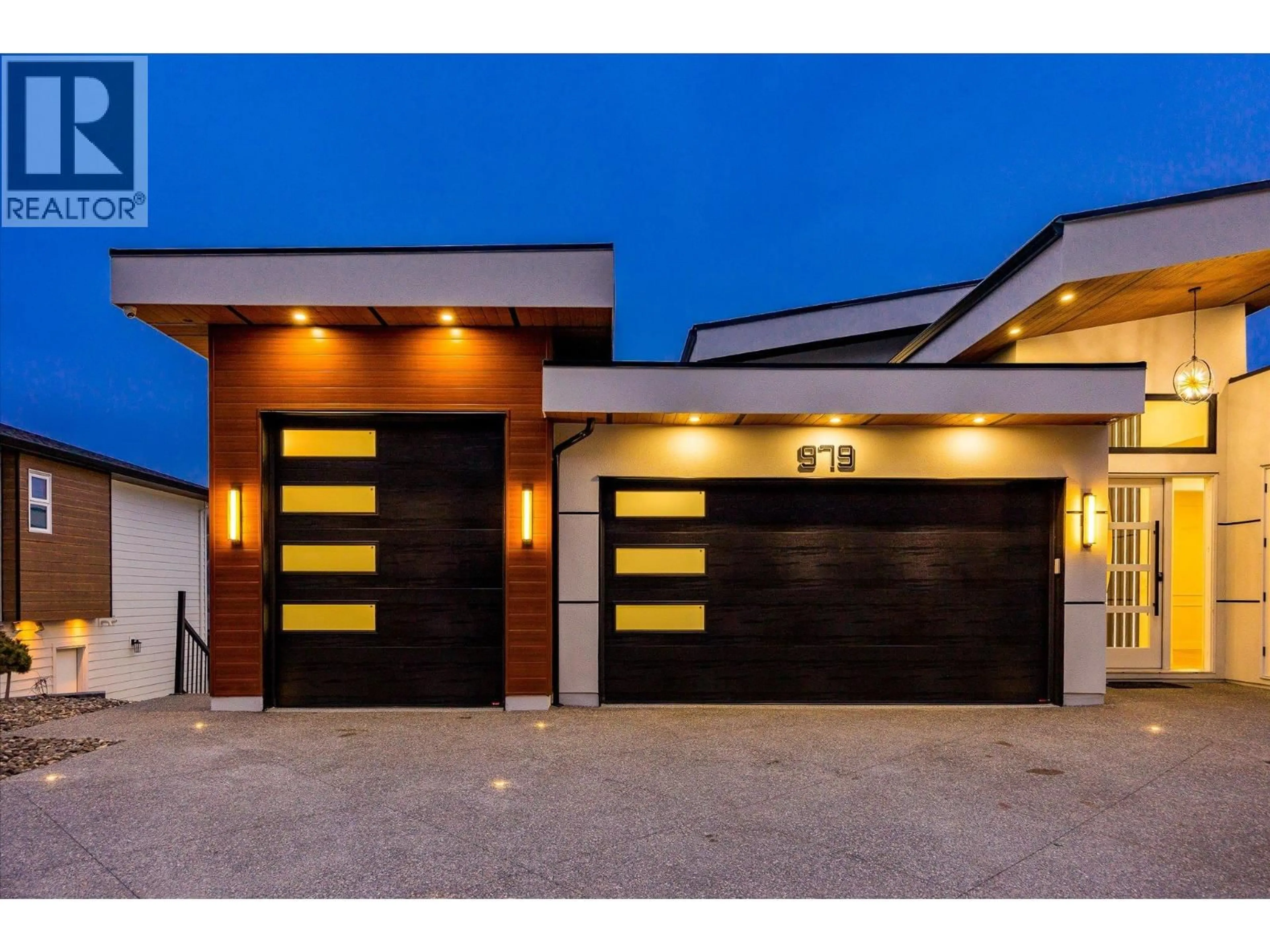 Indoor garage for 979 LOSETH DRIVE, Kelowna British Columbia V1P0A1