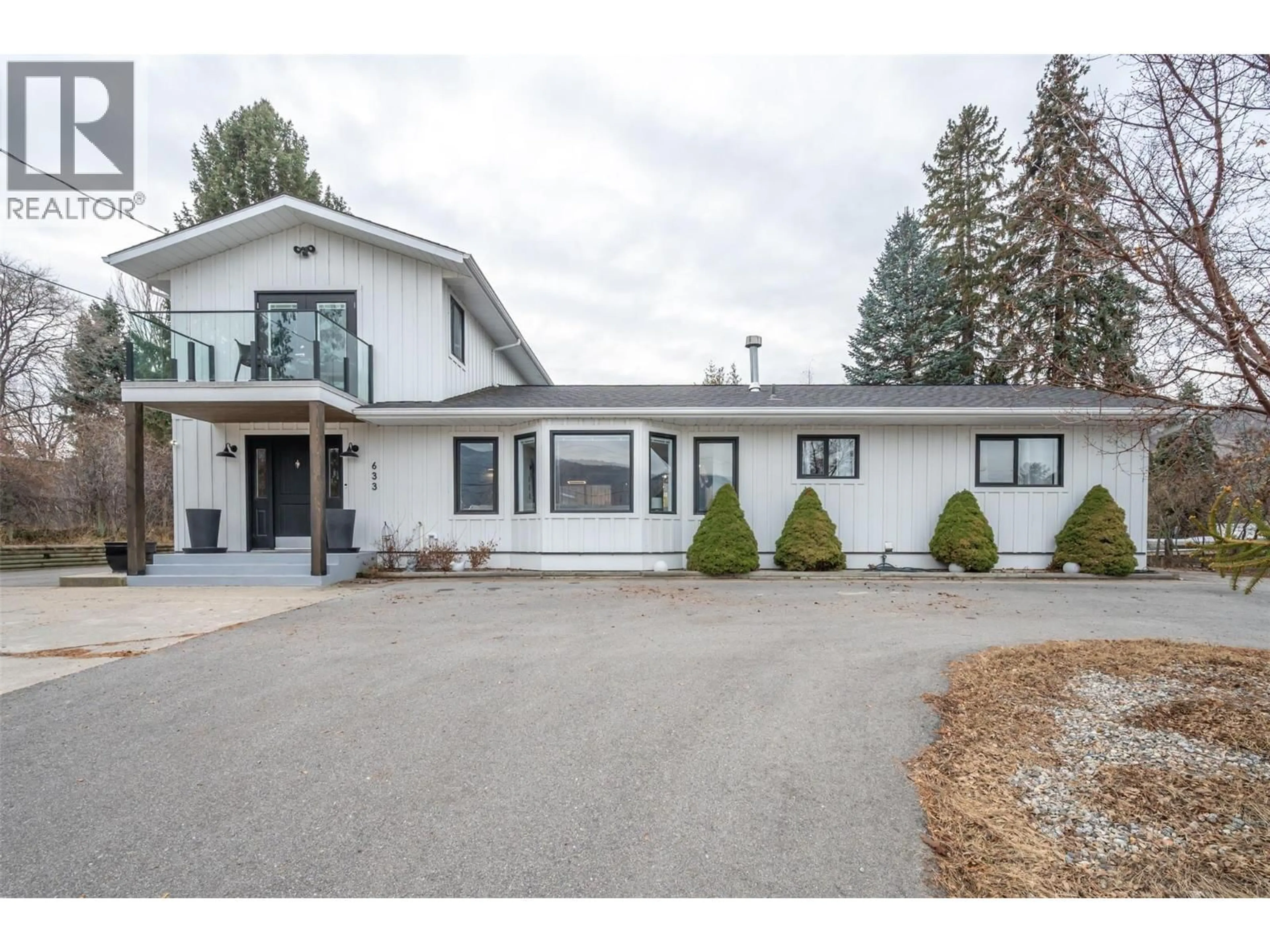 Home with vinyl exterior material, street for 633 PINEVIEW DRIVE, Kaleden British Columbia V0H1K0