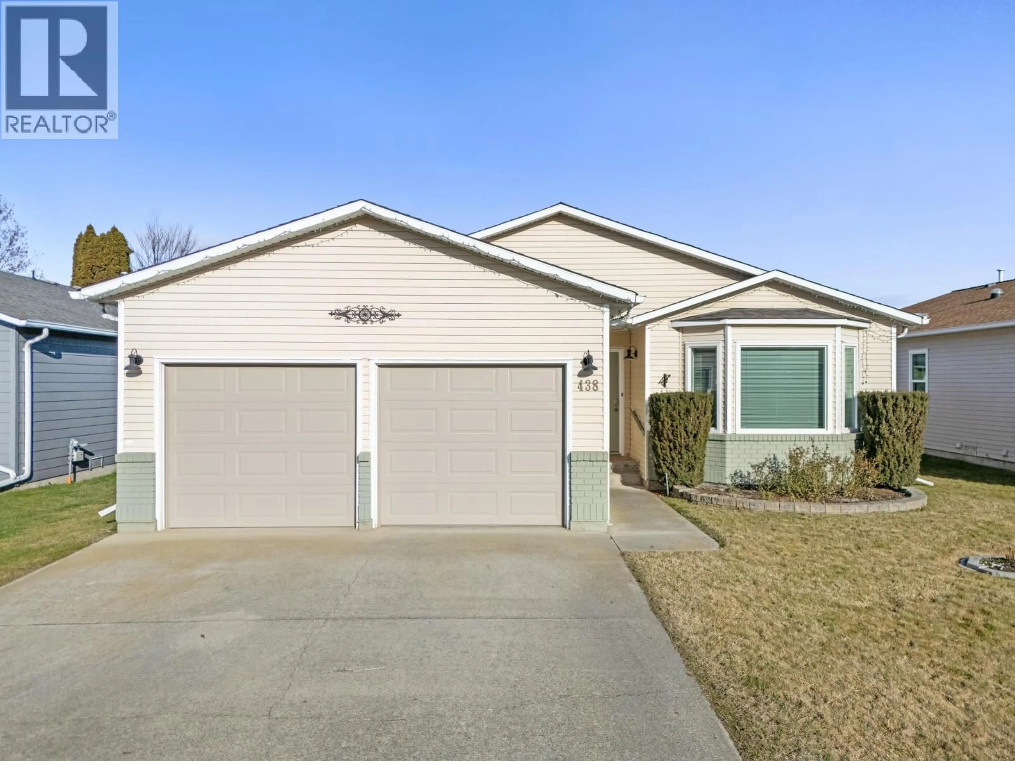 Home with vinyl exterior material, street for 438 - 1260 RAYMER AVENUE, Kelowna British Columbia V1W3S5