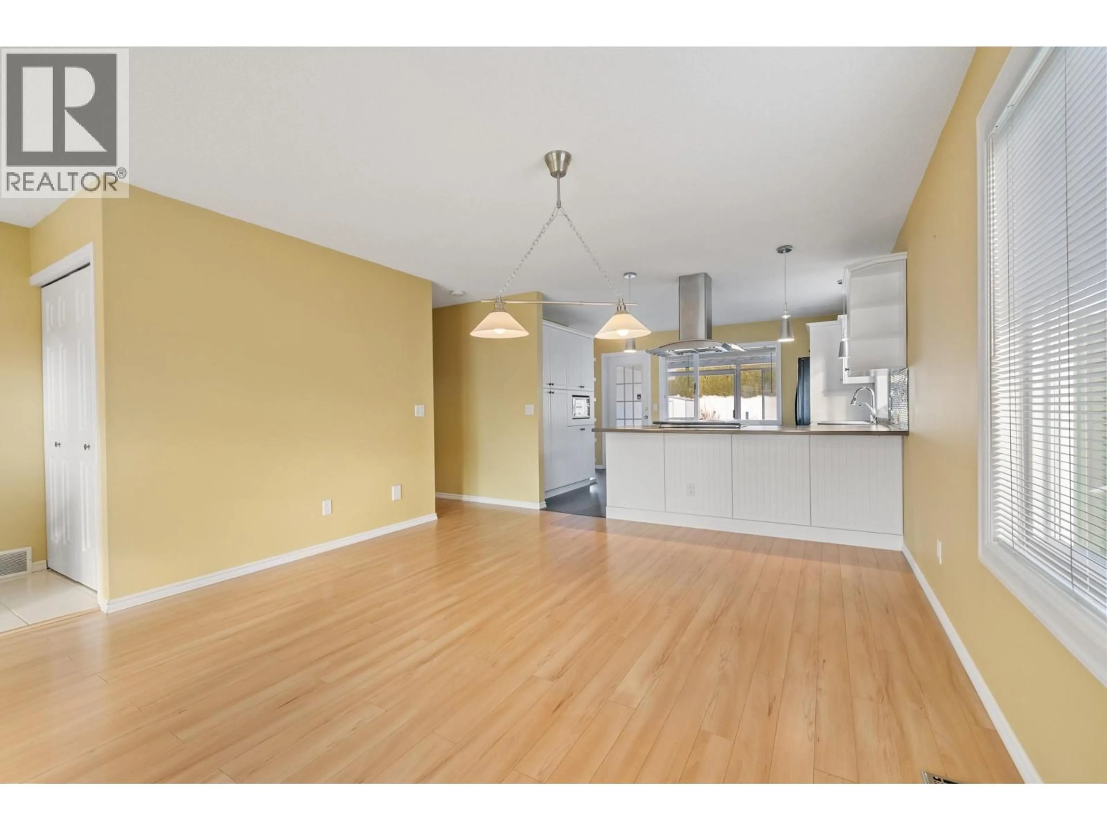 Open concept kitchen, wood/laminate floor for 438 - 1260 RAYMER AVENUE, Kelowna British Columbia V1W3S5