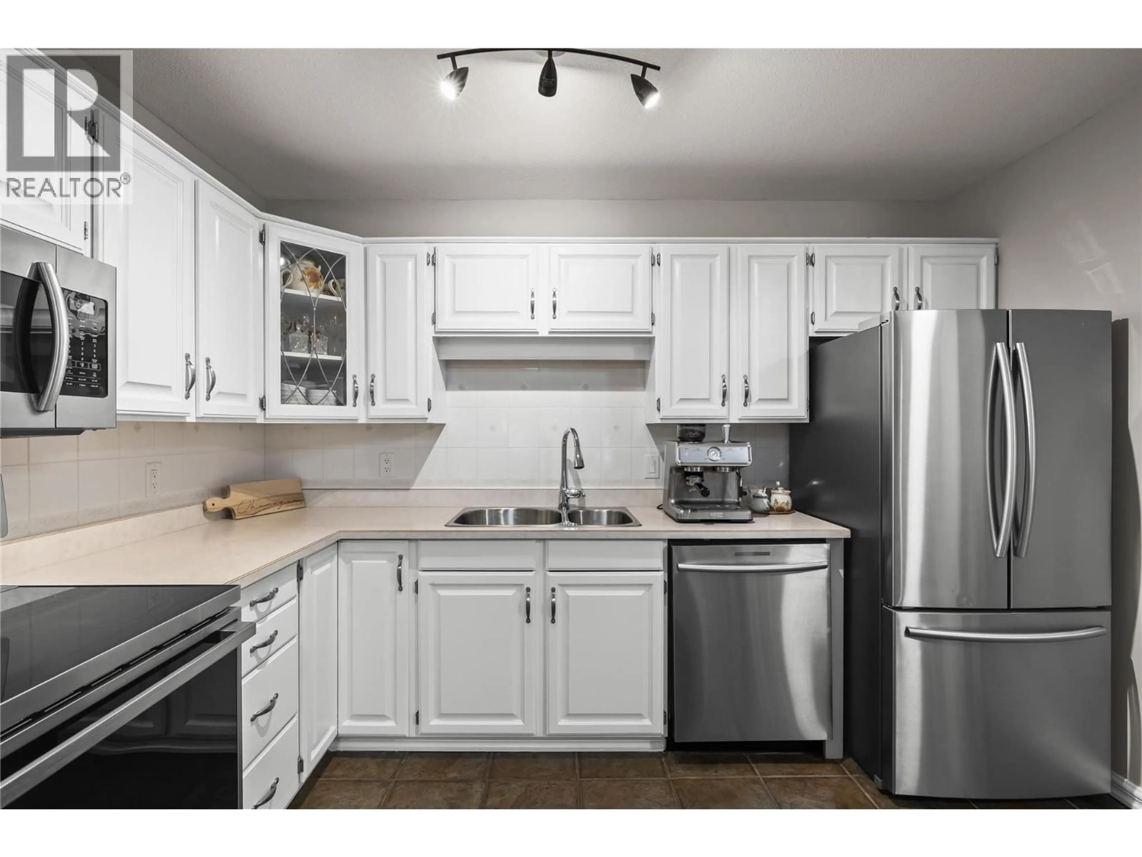 Standard kitchen, wood/laminate floor for 205 - 200 HOLLYWOOD ROAD NORTH, Kelowna British Columbia V1X6Y9