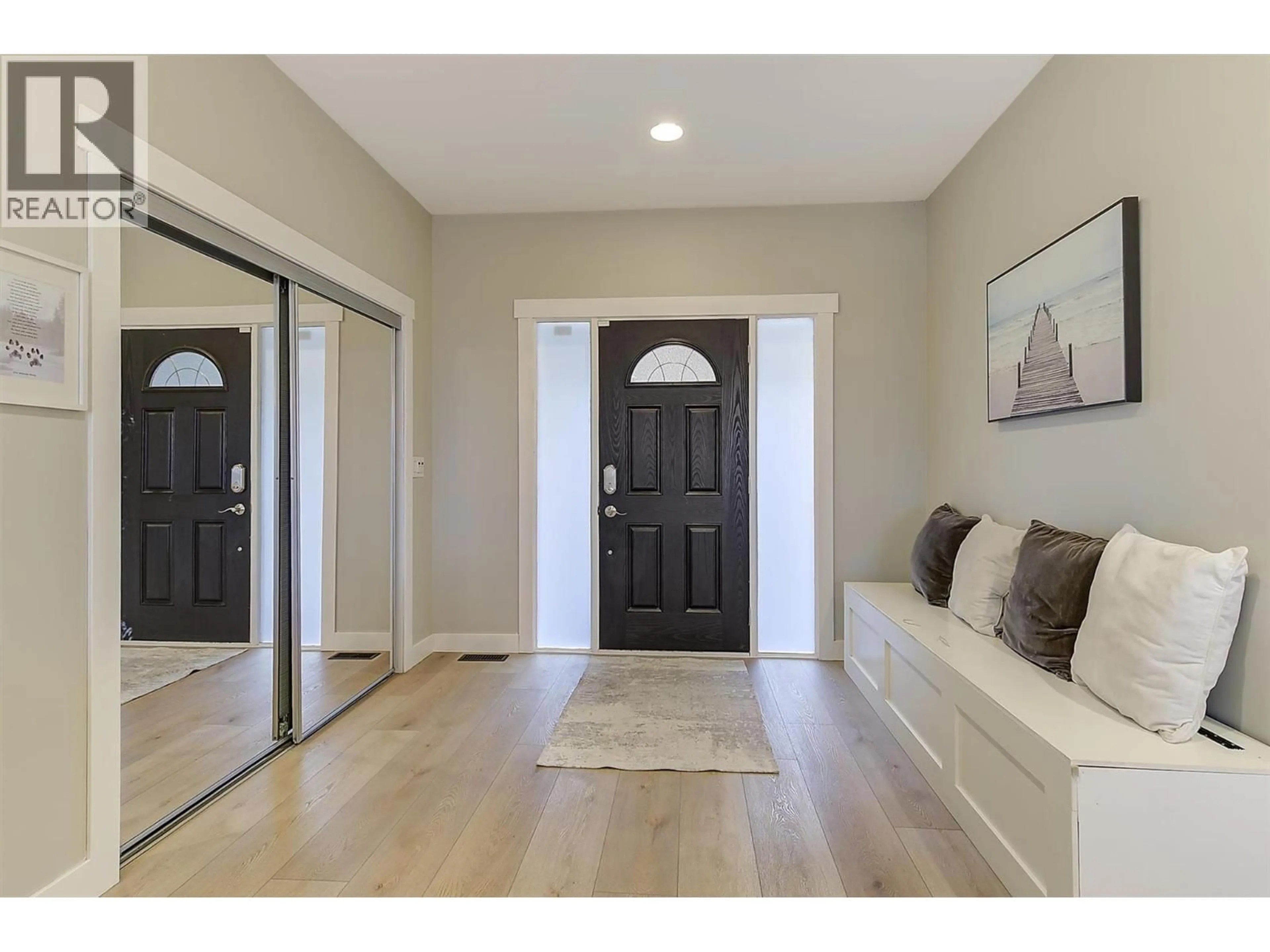 Indoor entryway for 2063 HORIZON DRIVE, West Kelowna British Columbia V1Z3N4