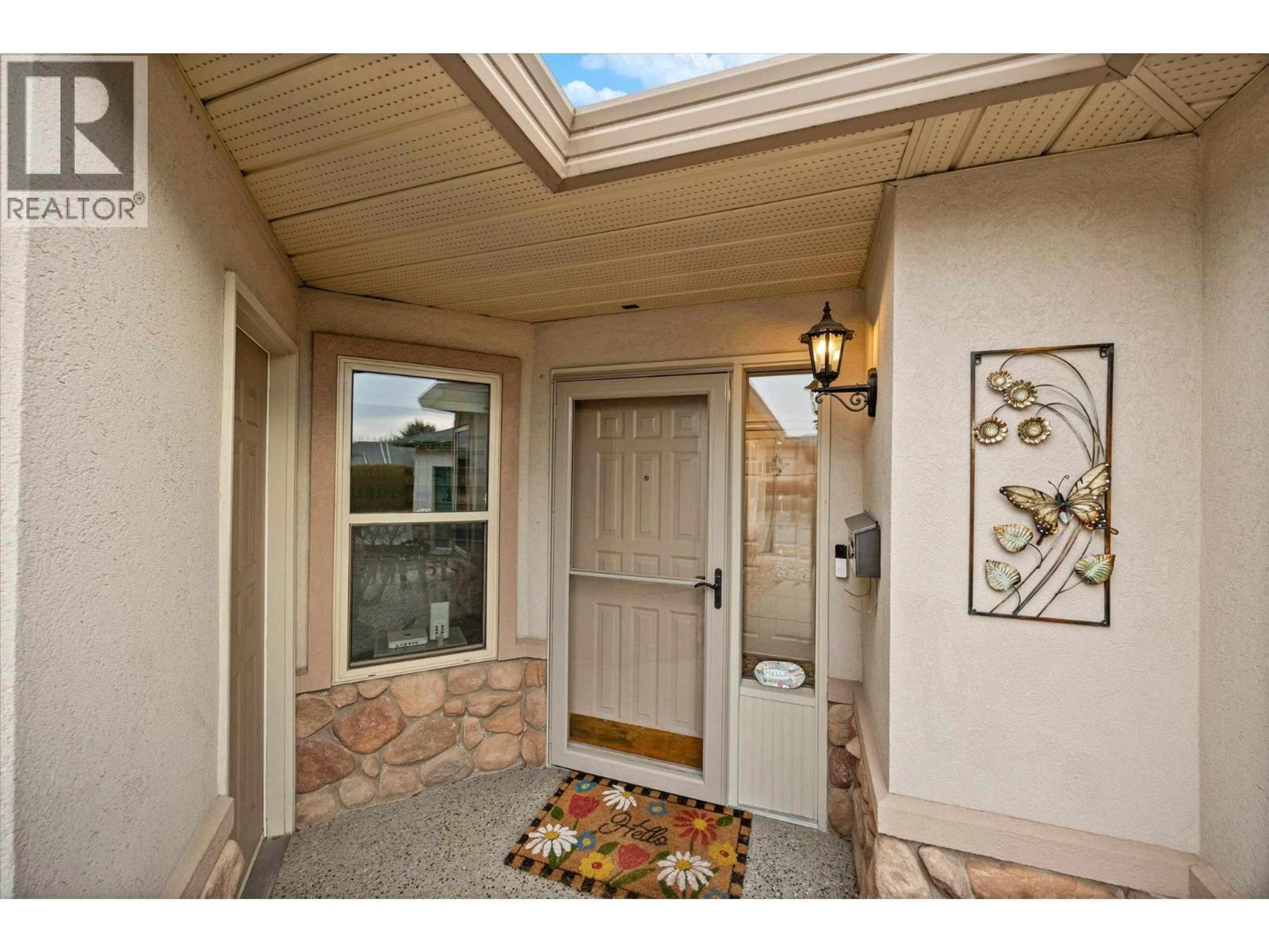 Indoor entryway for 160 - 2330 BUTT ROAD, West Kelowna British Columbia V4T2L3