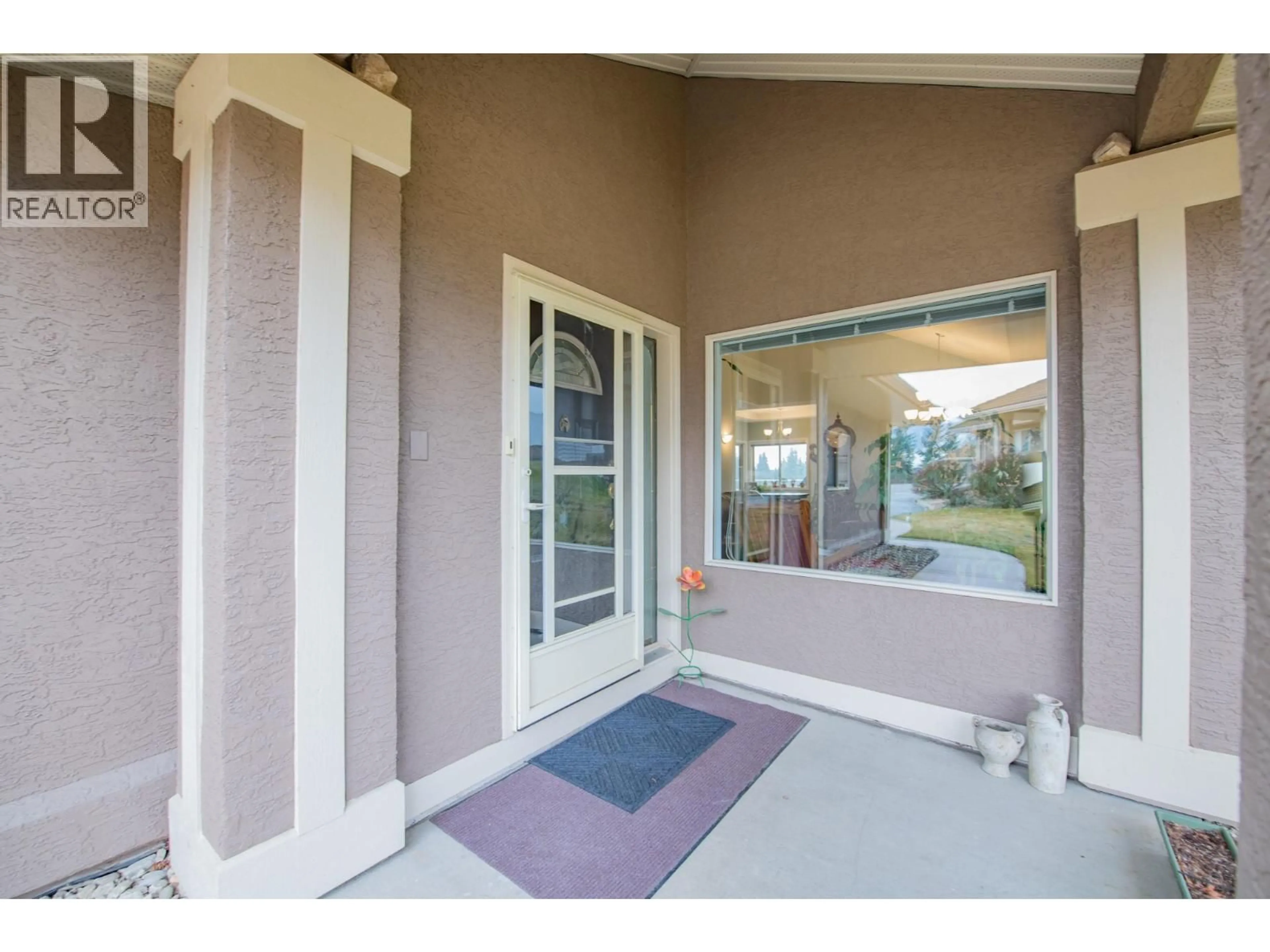 Indoor entryway for 6 - 2550 GOLF COURSE DRIVE, Blind Bay British Columbia V0E1H1