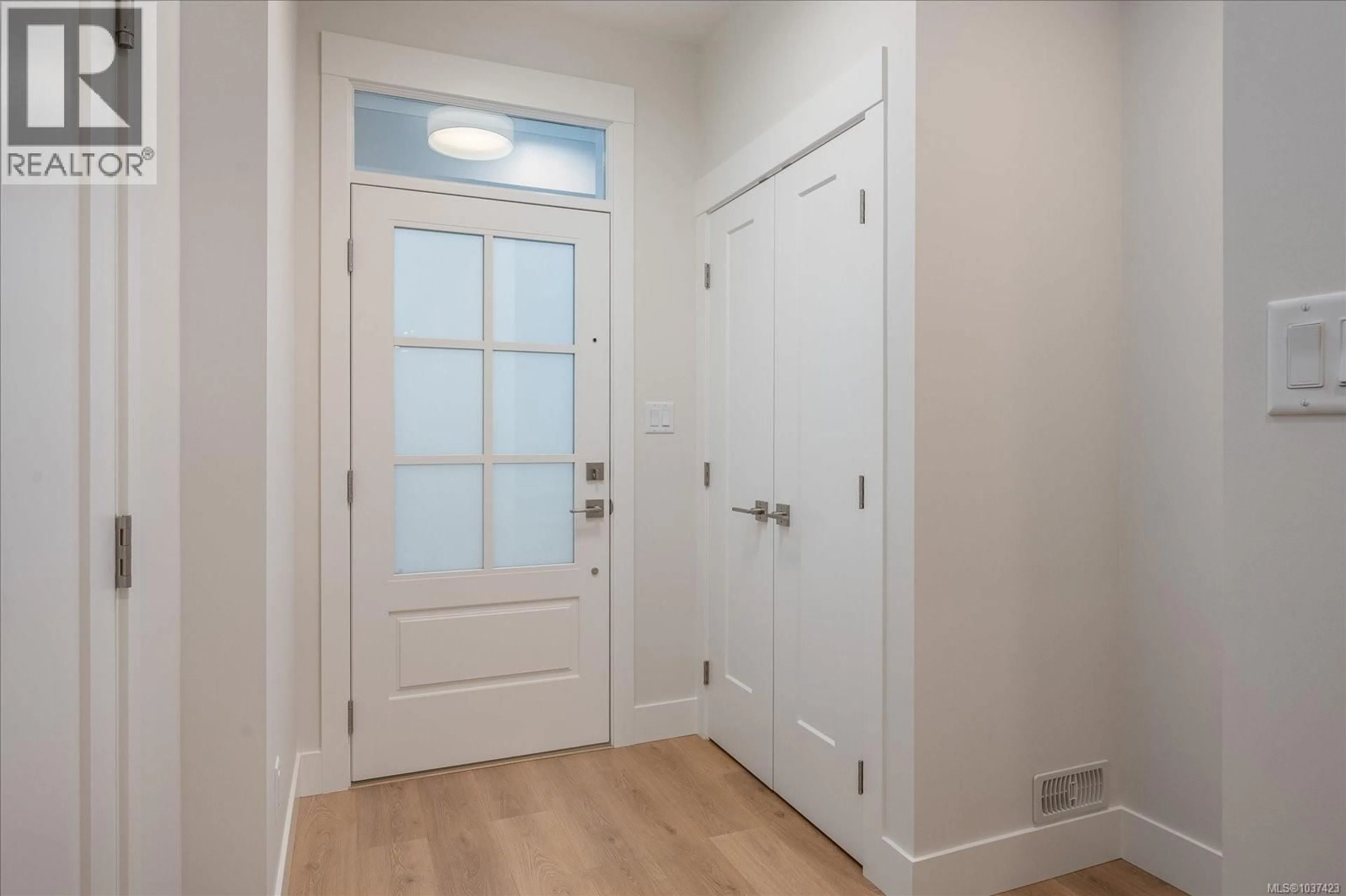 Indoor entryway for 4552 SUNCREST ROAD, Nanaimo British Columbia V9T0M6