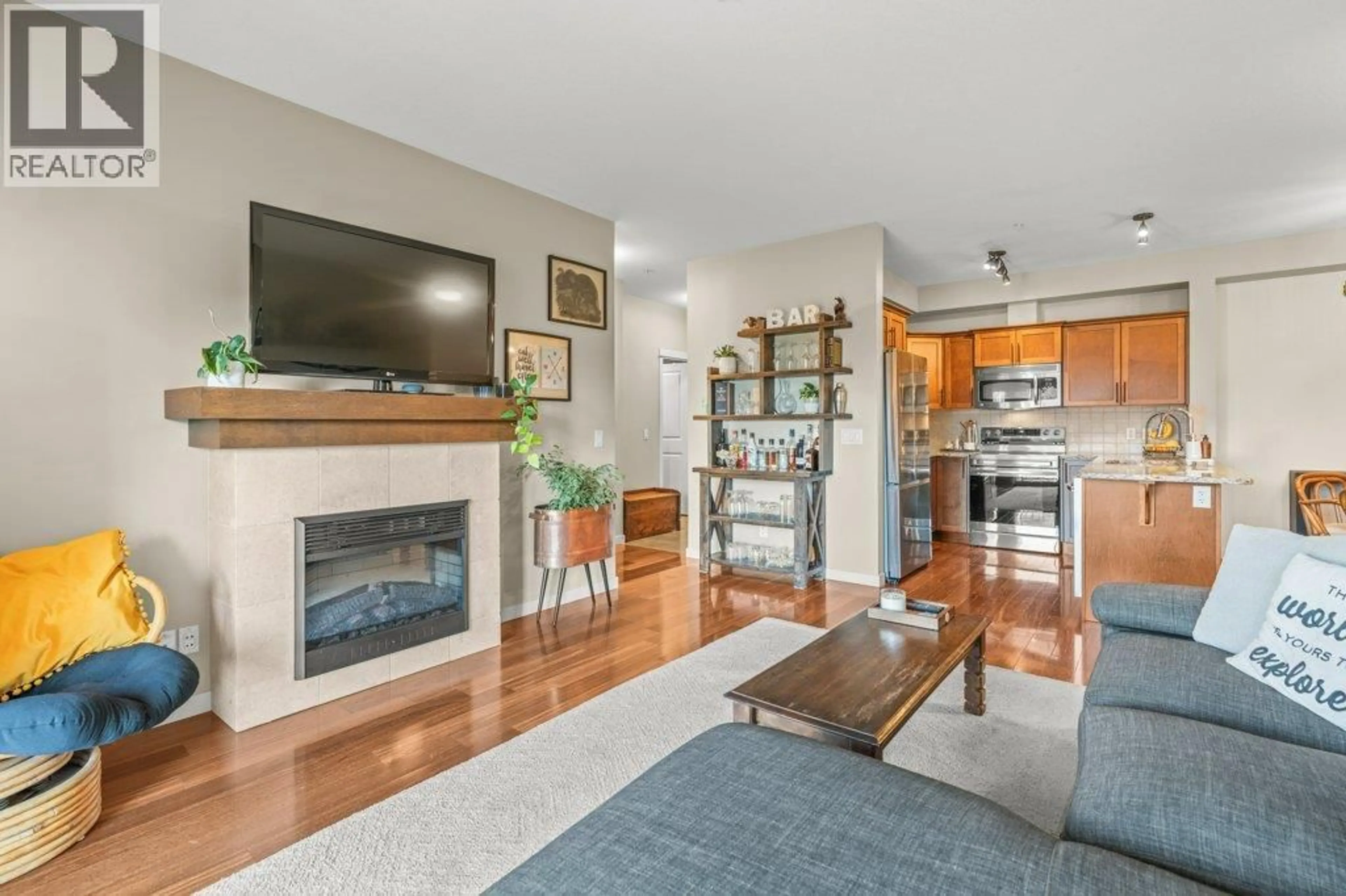 Living room with furniture, wood/laminate floor for 307 - 2142 VASILE ROAD, Kelowna British Columbia V1Y6H5