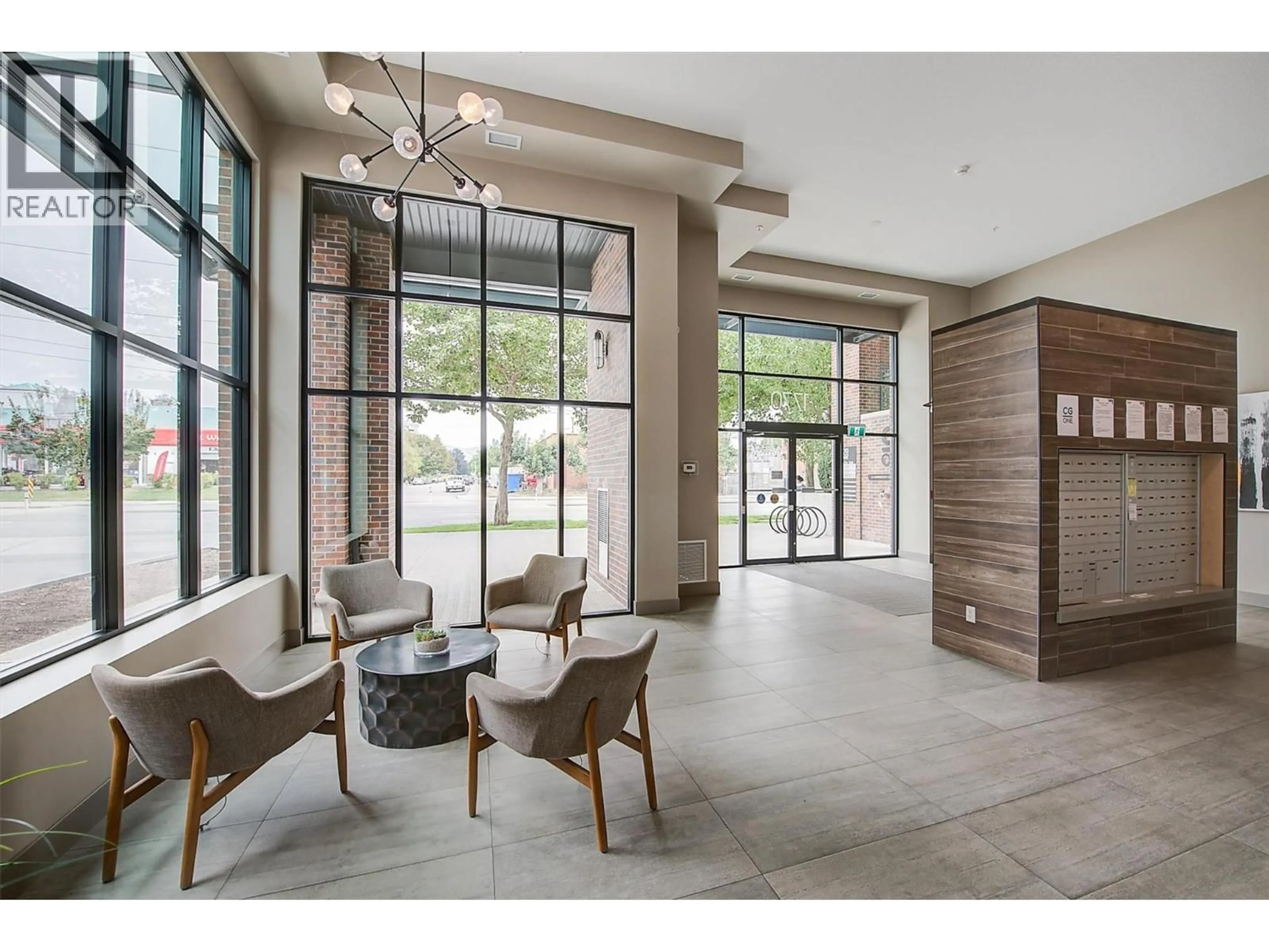 Indoor foyer for 105 - 1770 RICHTER STREET, Kelowna British Columbia V1Y0E6