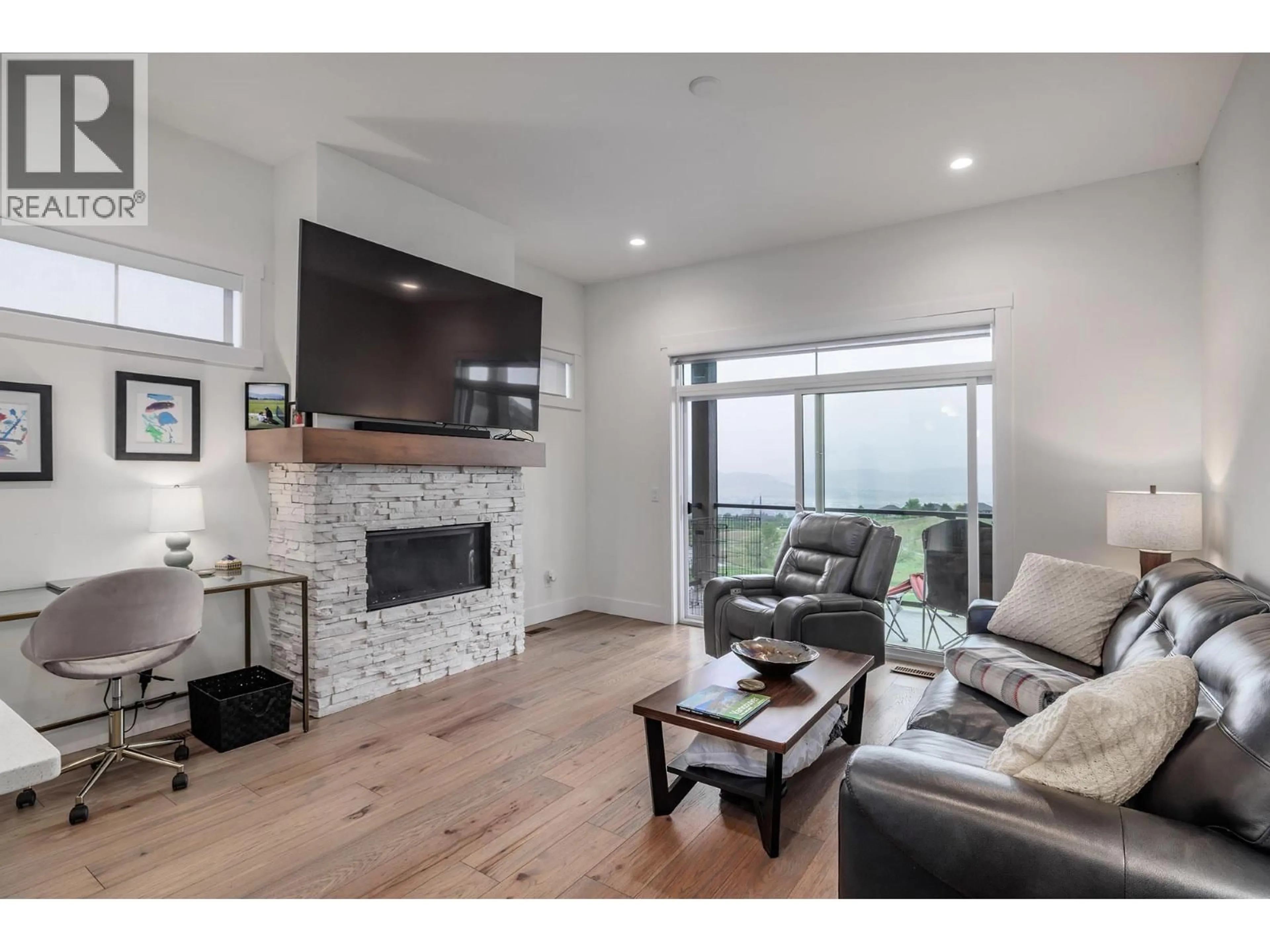 Living room with furniture, wood/laminate floor for 1428 TOWER RANCH DRIVE, Kelowna British Columbia V1P1T8