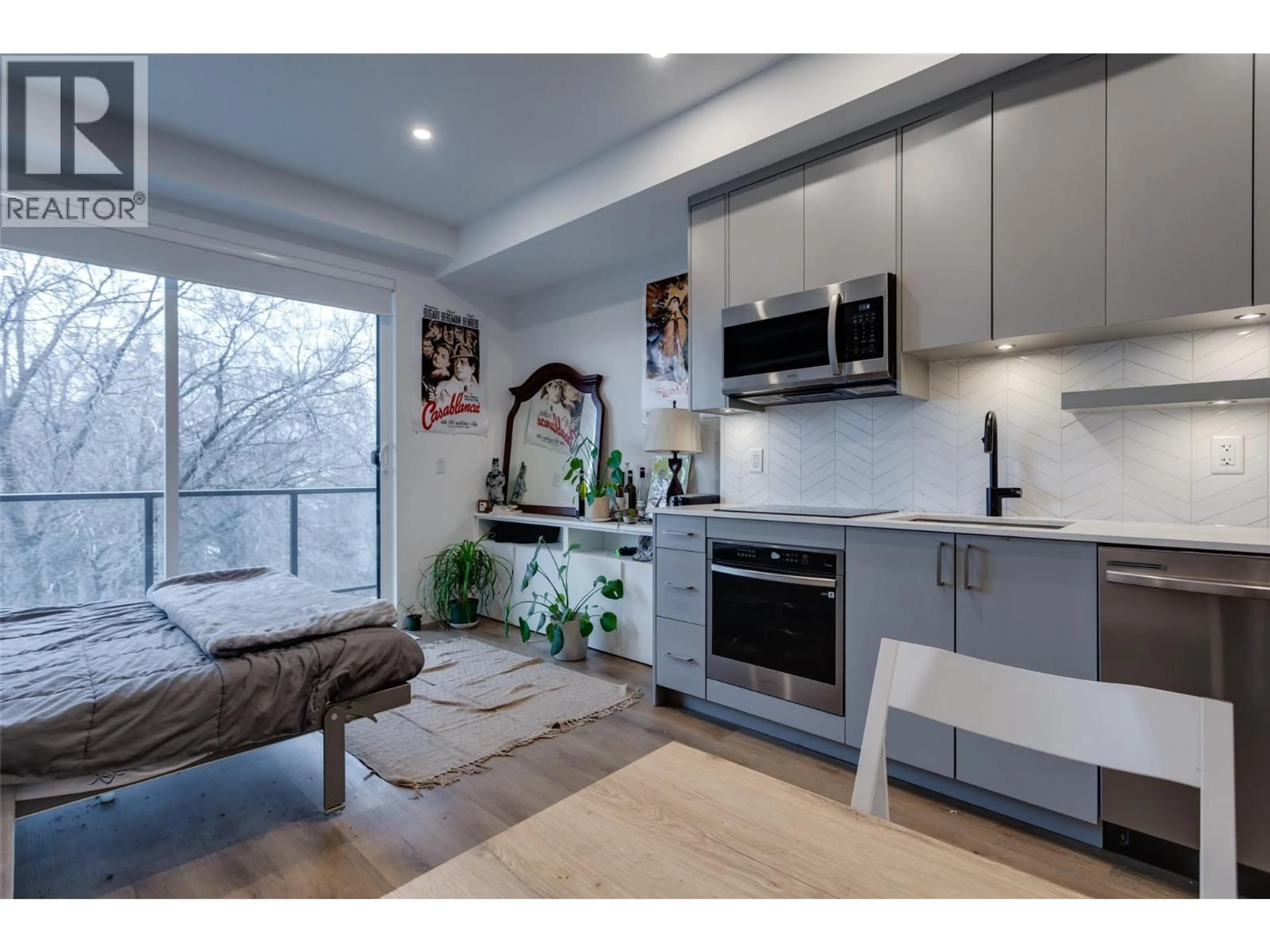 Open concept kitchen, unknown for 307 - 1274 DEVONSHIRE AVENUE, Kelowna British Columbia V1Y0M7