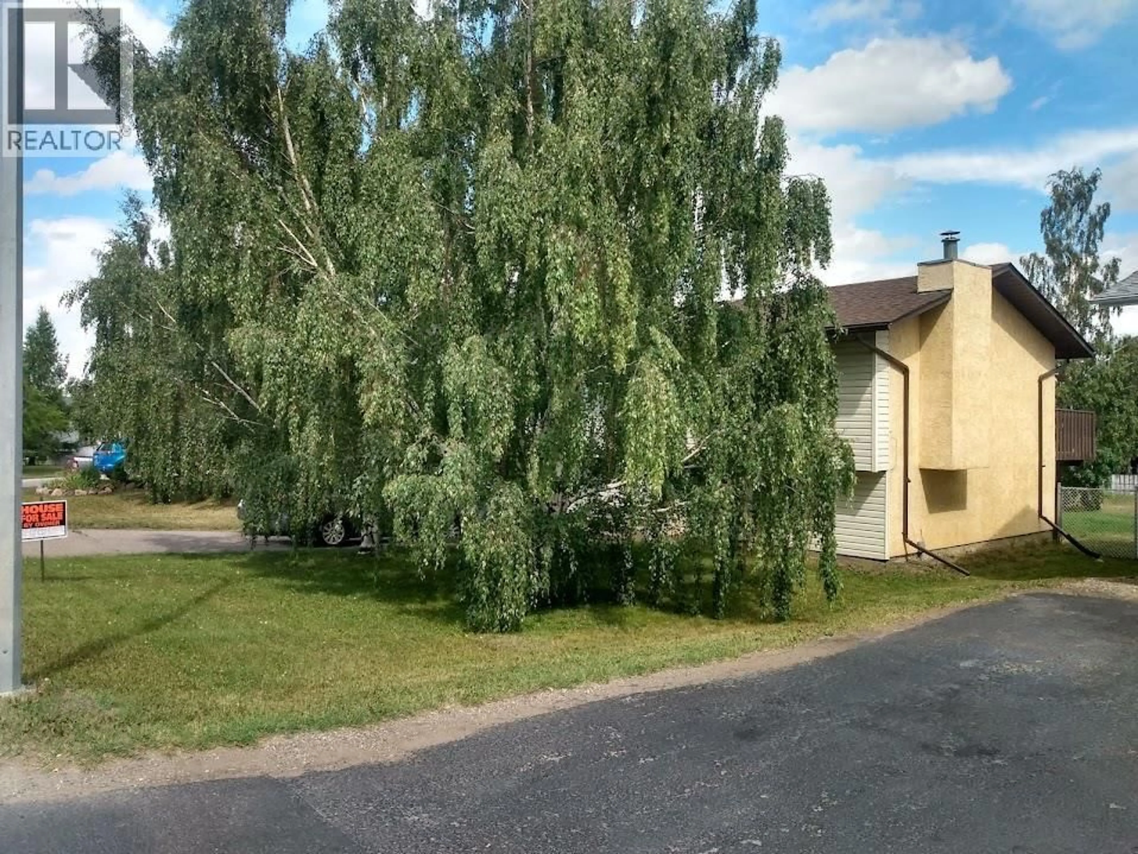A pic from outside/outdoor area/front of a property/back of a property/a pic from drone, street for 11328 17 STREET, Dawson Creek British Columbia V1G4J5