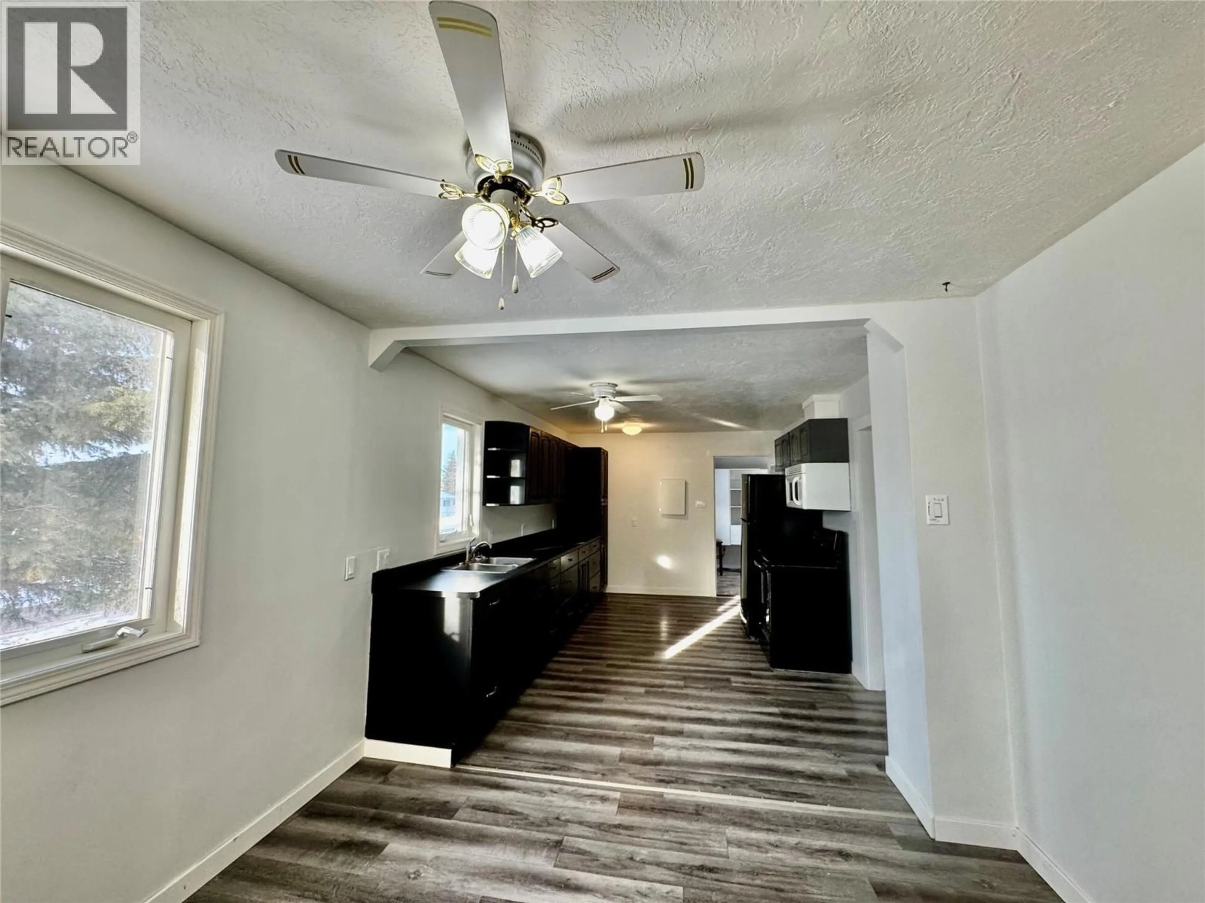 A pic of a room for 520 98 AVENUE, Dawson Creek British Columbia V1G1R9