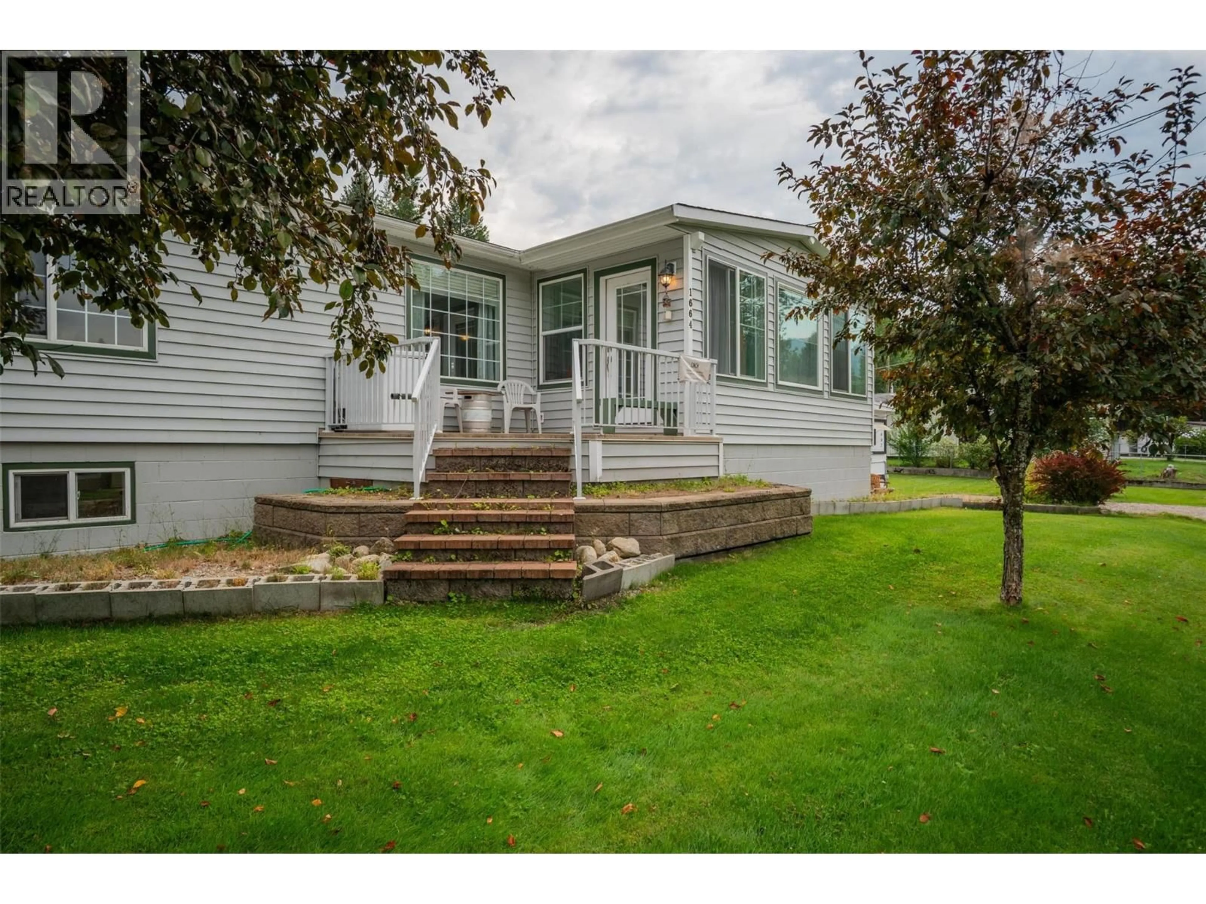 Home with vinyl exterior material, unknown for 1664 MAIDA ROAD, Christina Lake British Columbia V0H1E3