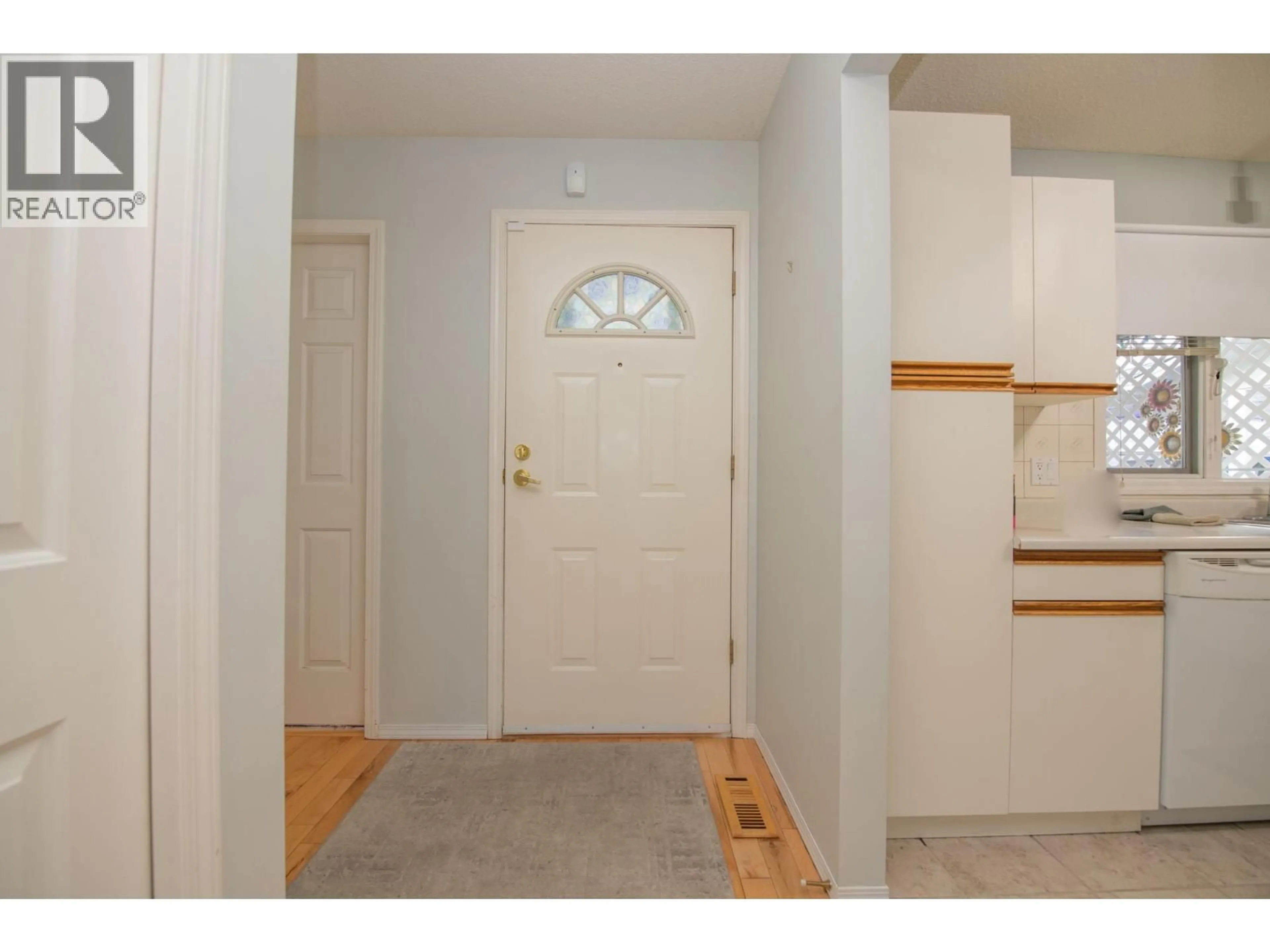 Indoor entryway for 87 - 3900 27 AVENUE, Vernon British Columbia V1T9E6