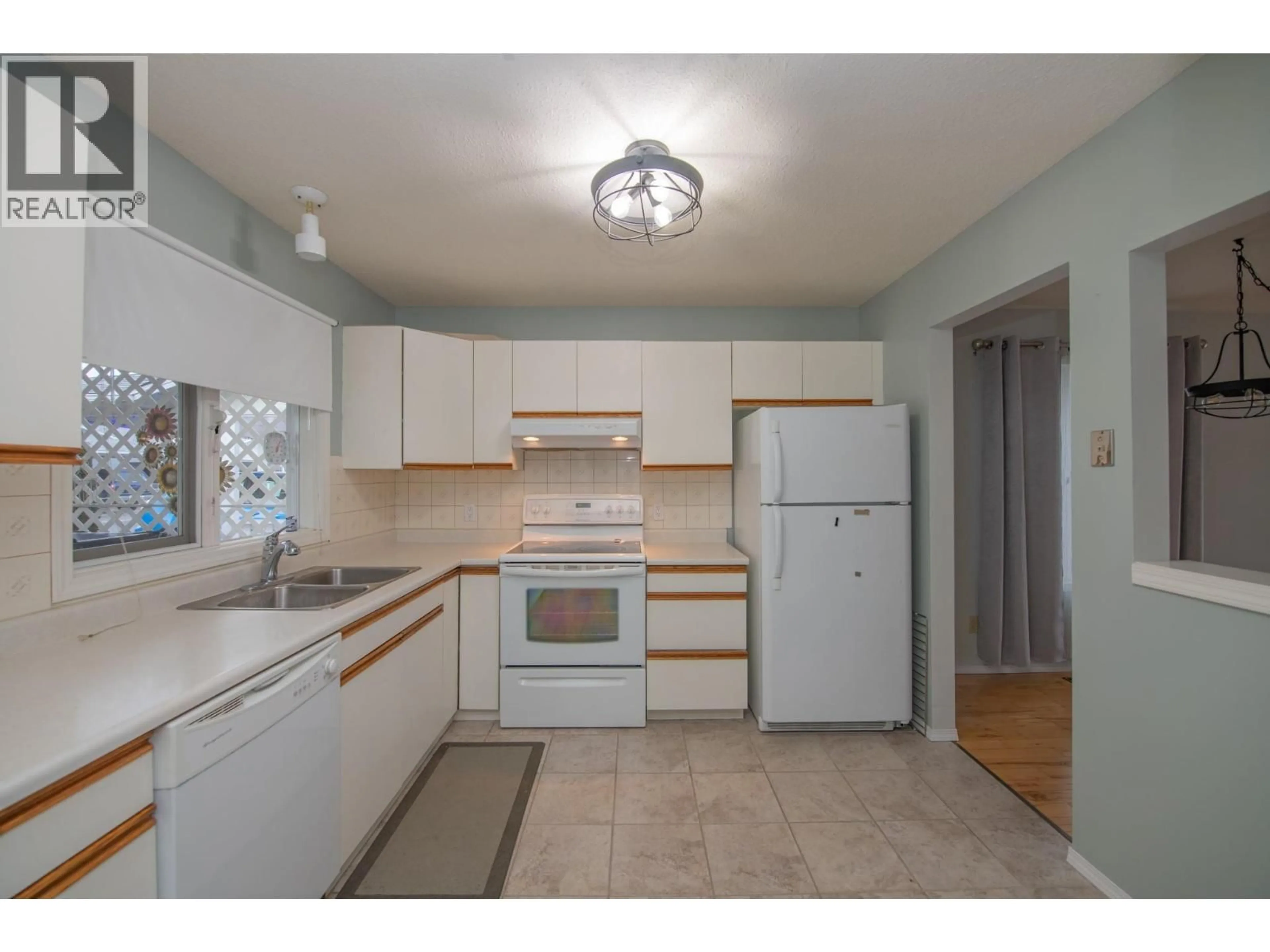 Standard kitchen, unknown for 87 - 3900 27 AVENUE, Vernon British Columbia V1T9E6