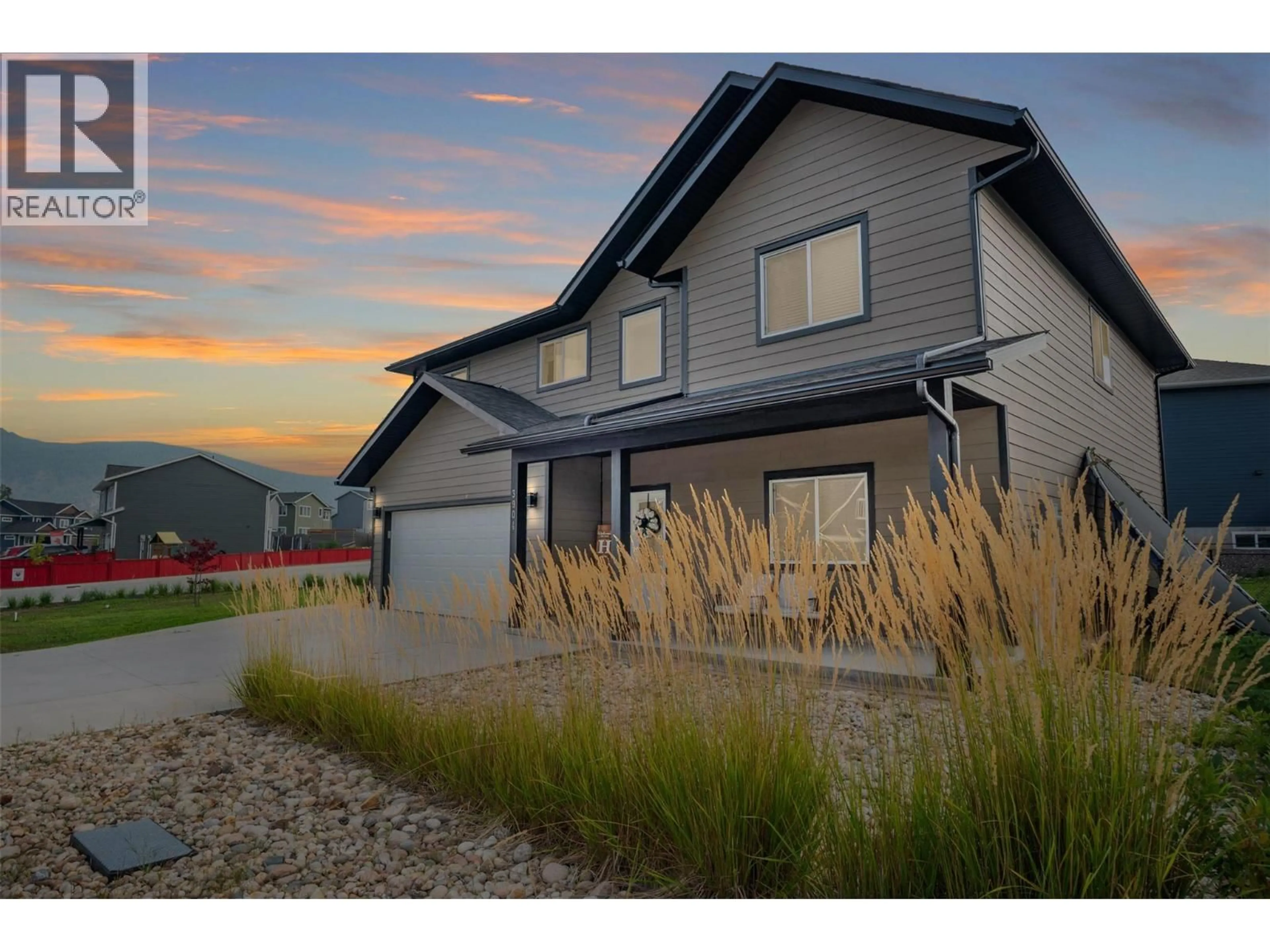 Home with vinyl exterior material, unknown for 3904 GRANDVIEW DRIVE, Castlegar British Columbia V1N4X9