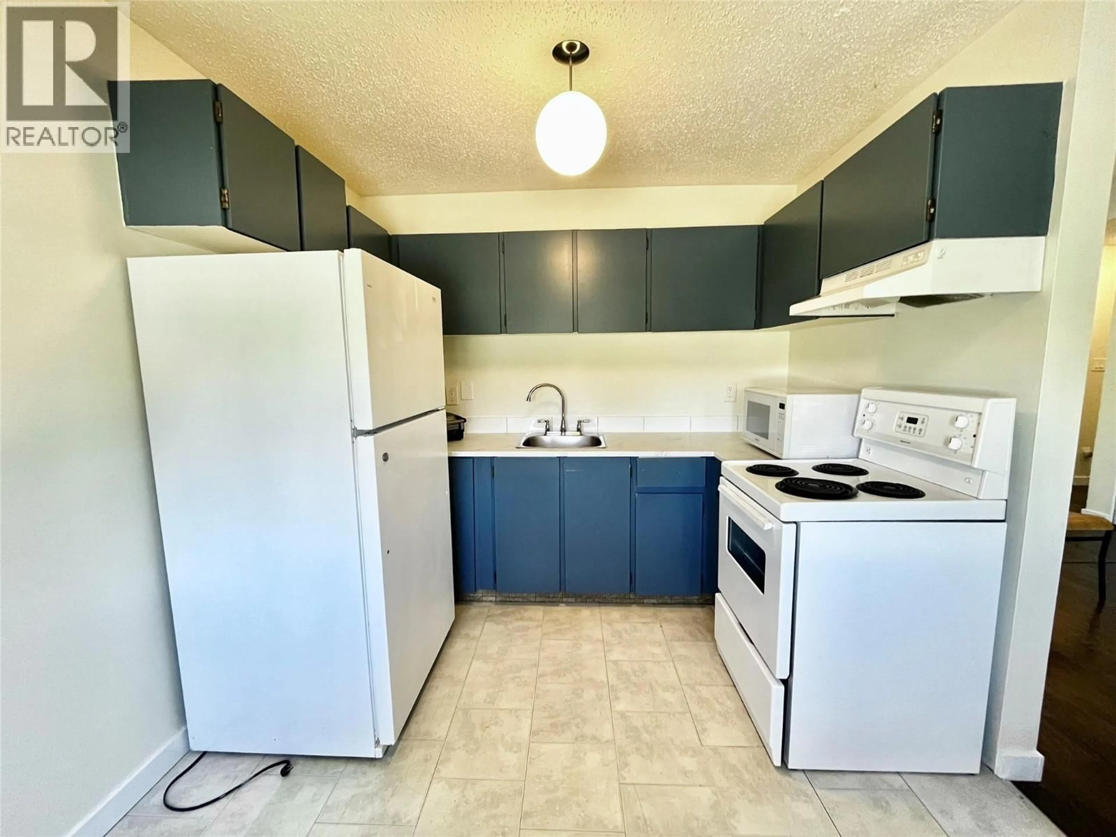 Standard kitchen, unknown for 27 - 717 21ST AVENUE NORTH, Cranbrook British Columbia V1C5T9