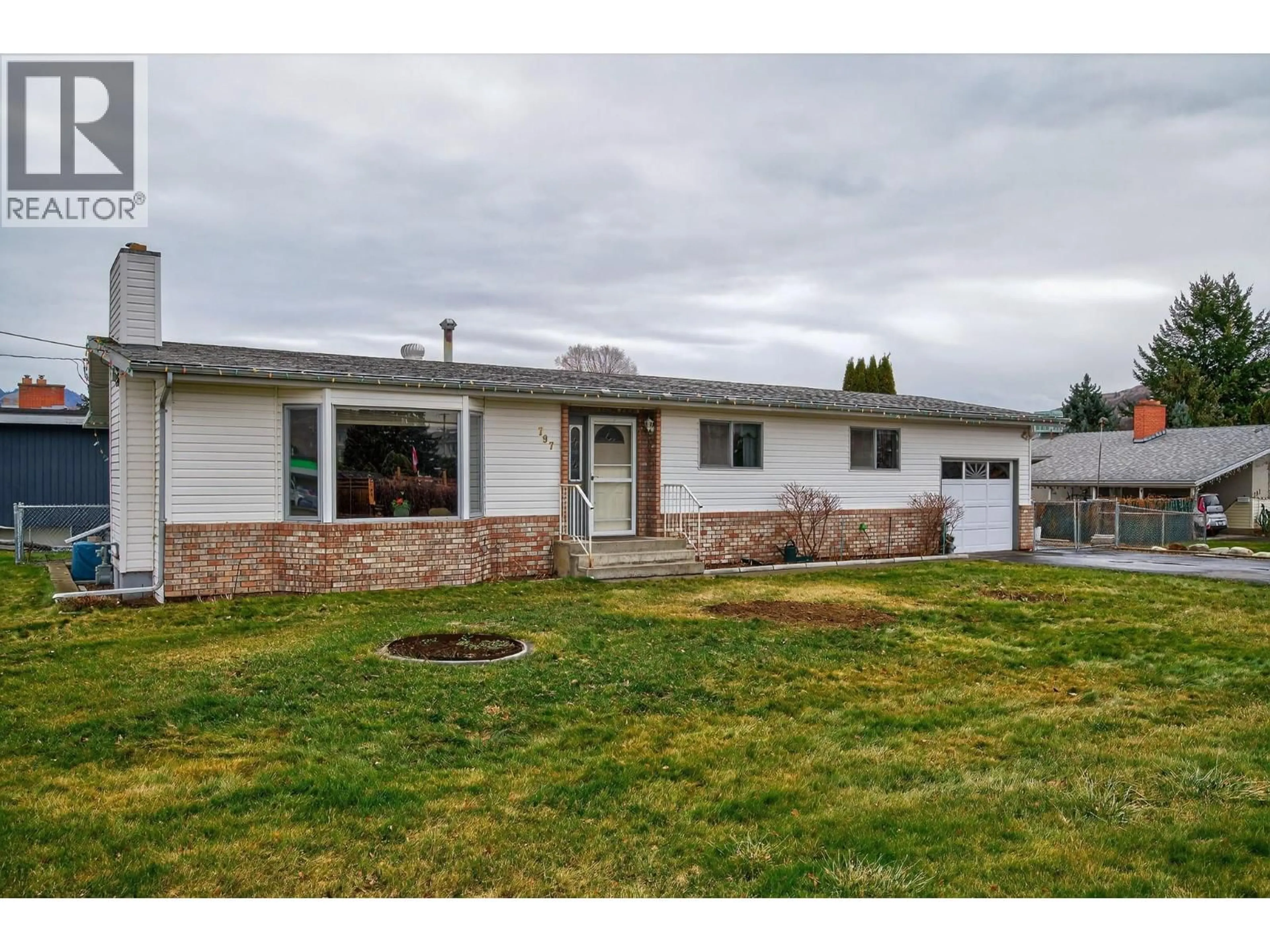 Home with vinyl exterior material, street for 797 RIDGEVIEW TERRACE, Kamloops British Columbia V2B4G8