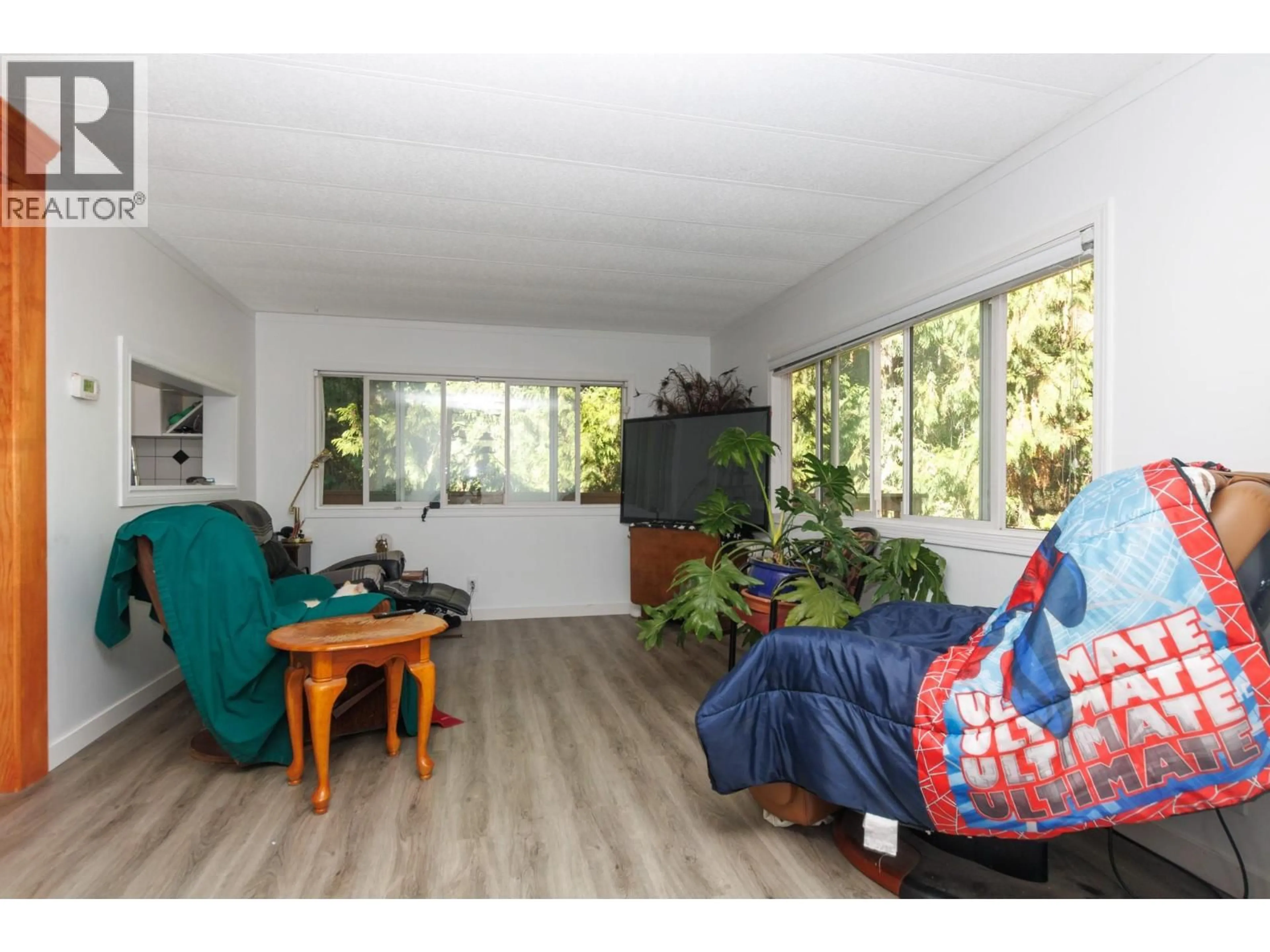 Living room with furniture, unknown for 5246 MAYFAIR ROAD SOUTHEAST, Salmon Arm British Columbia V1E2P8