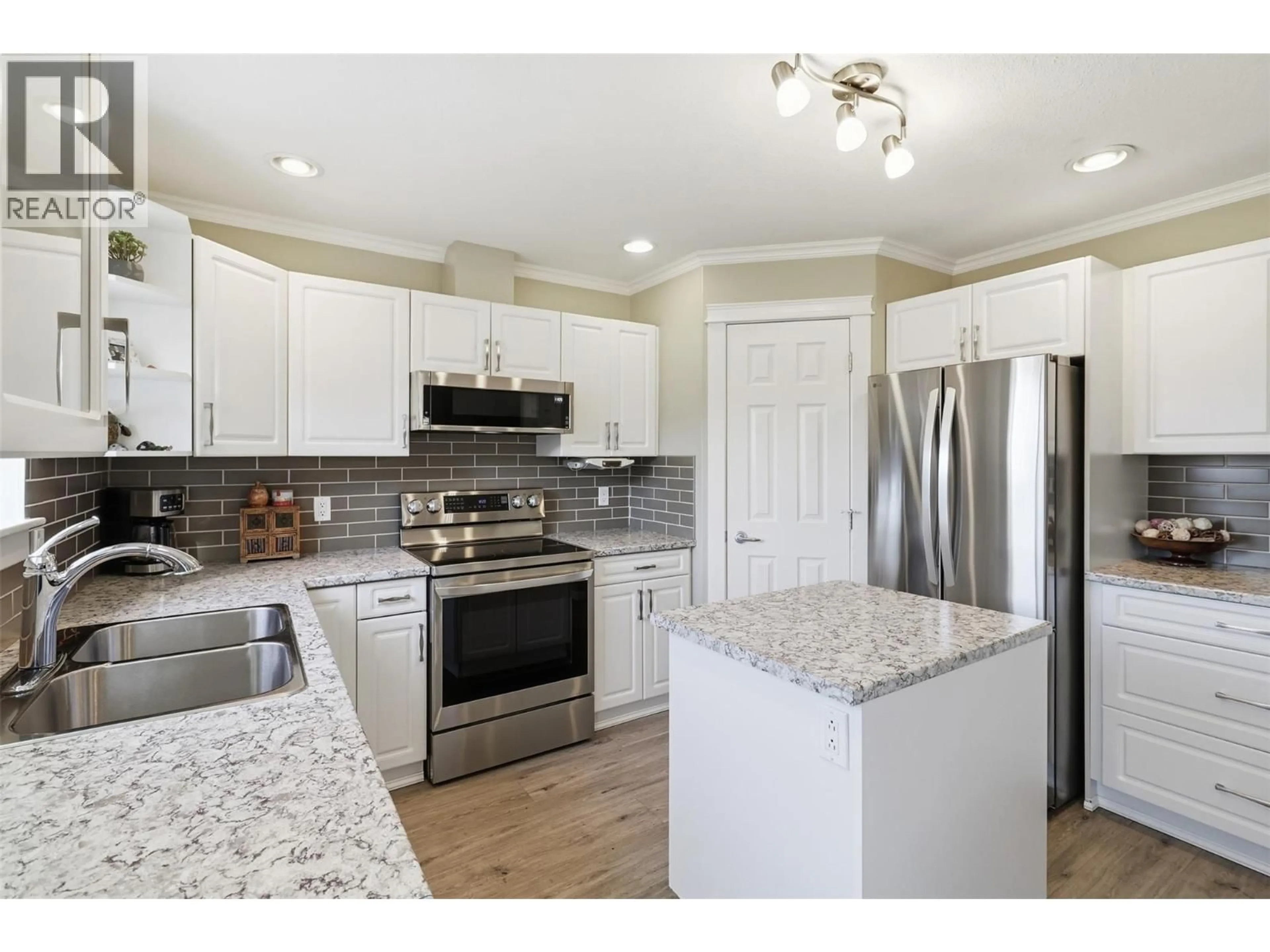 Open concept kitchen, unknown for 6 - 5200 DALLAS DRIVE, Kamloops British Columbia V2C6Y8
