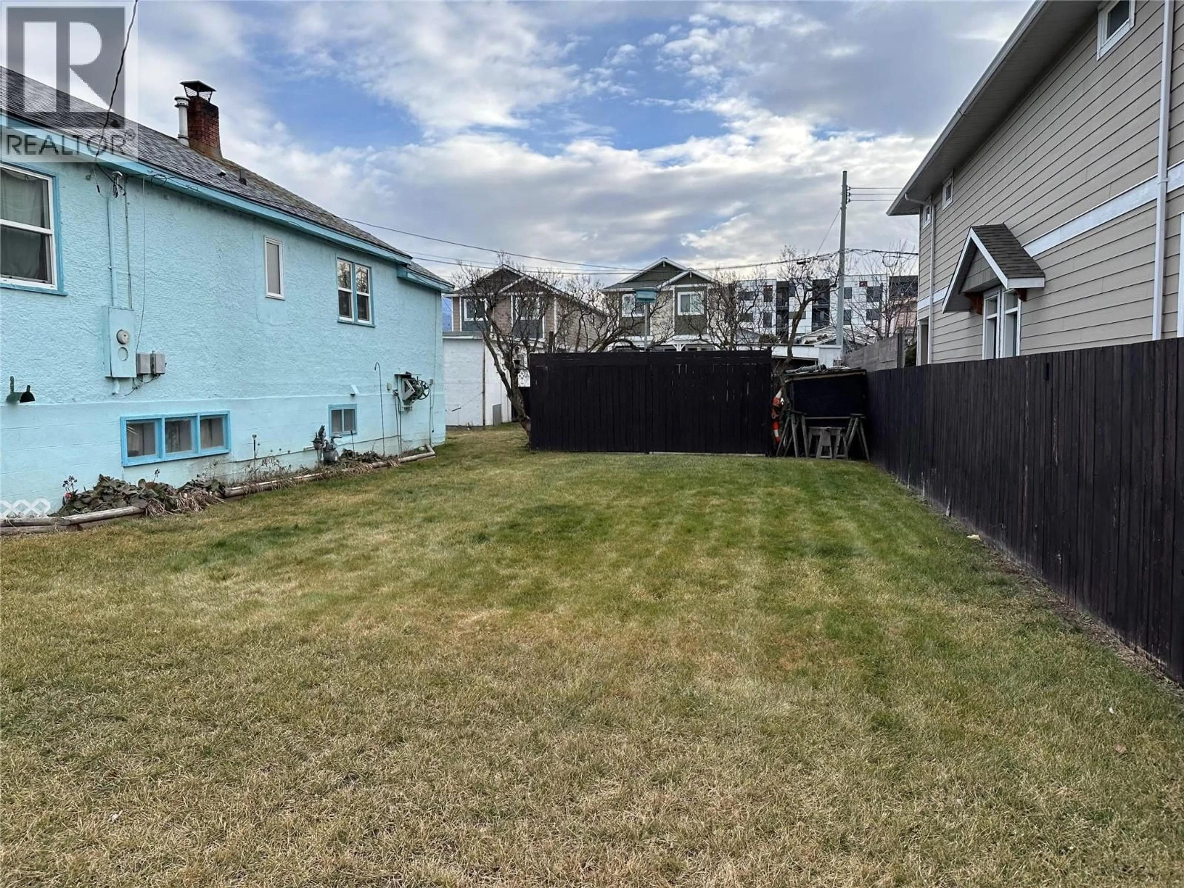 A pic from outside/outdoor area/front of a property/back of a property/a pic from drone, mountain view for 440 WESTMINSTER AVENUE WEST, Penticton British Columbia V2A1K5