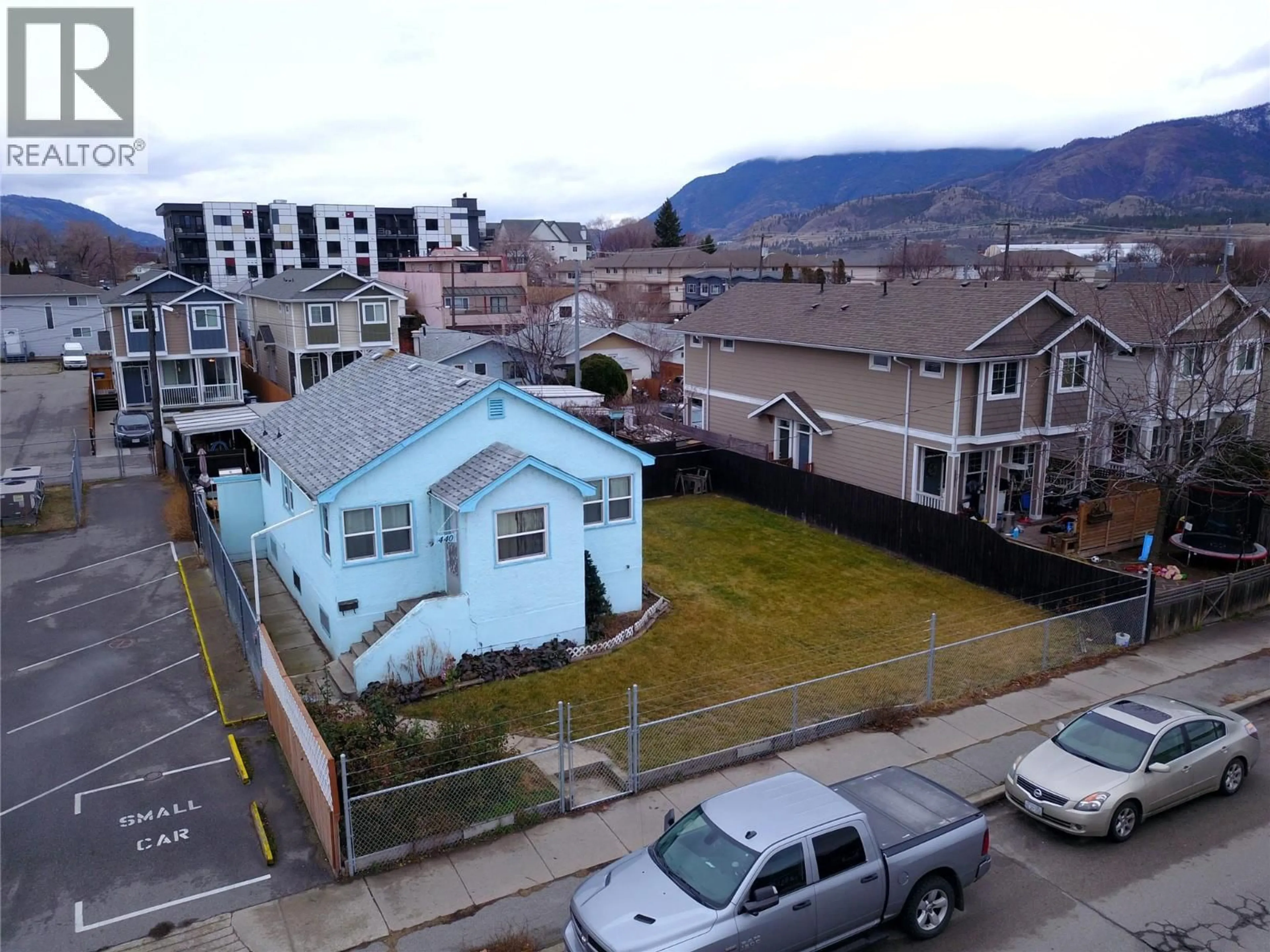 A pic from outside/outdoor area/front of a property/back of a property/a pic from drone, mountain view for 440 WESTMINSTER AVENUE WEST, Penticton British Columbia V2A1K5