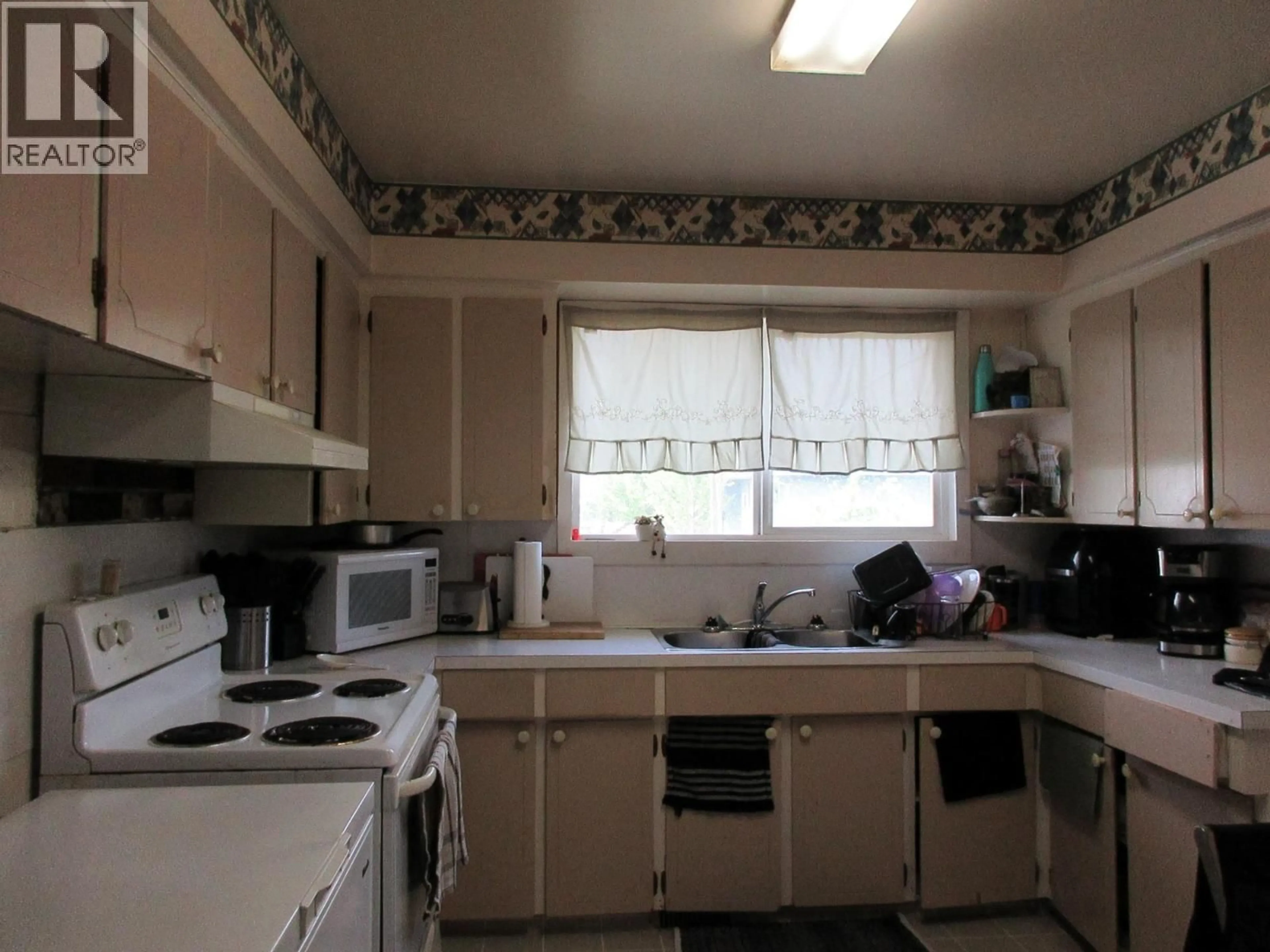 Standard kitchen, unknown for 1814 DOUGLAS STREET, Merritt British Columbia V1K1G7