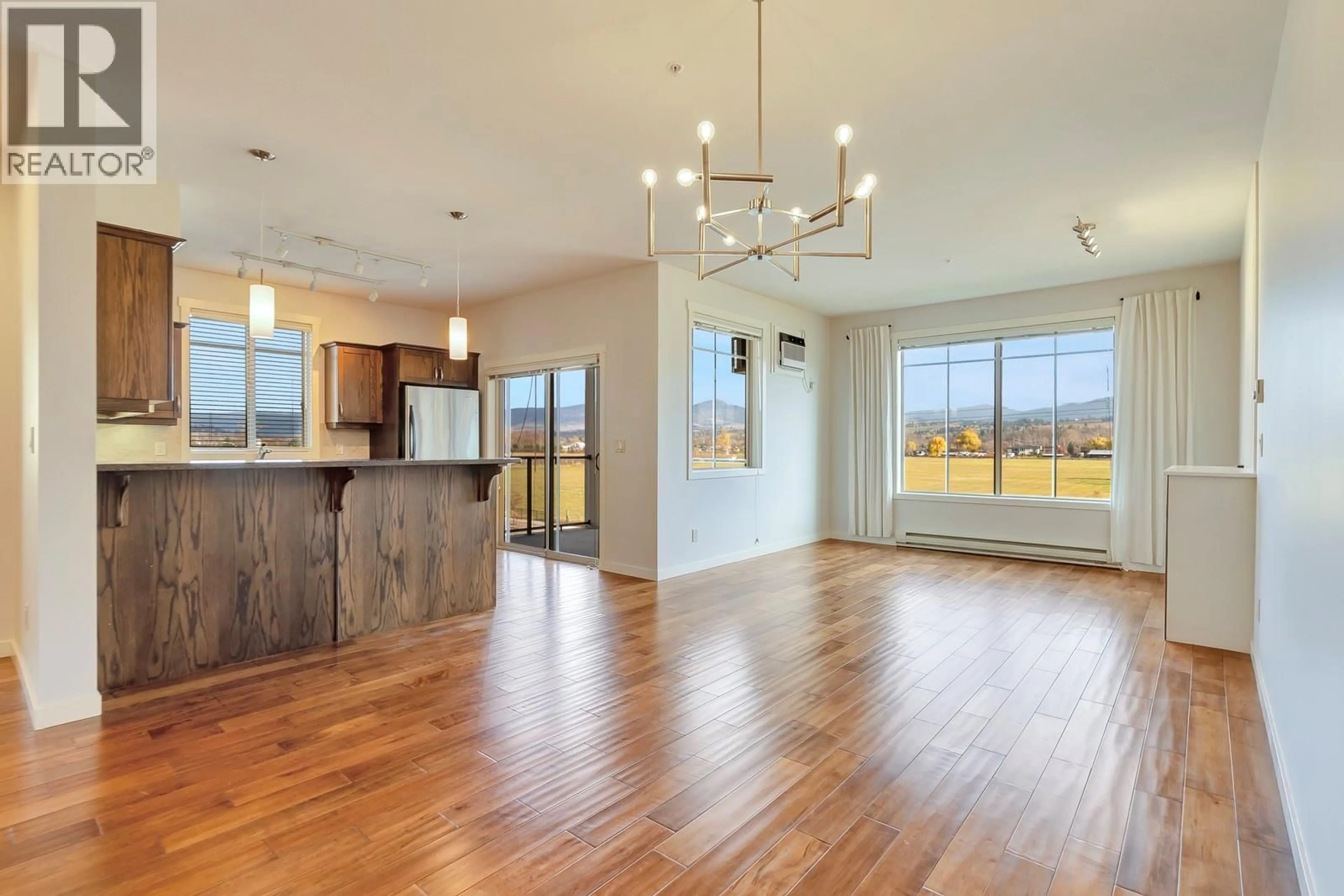 Open concept kitchen, wood/laminate floor for 313 - 3739 CASORSO ROAD, Kelowna British Columbia V1W5E8