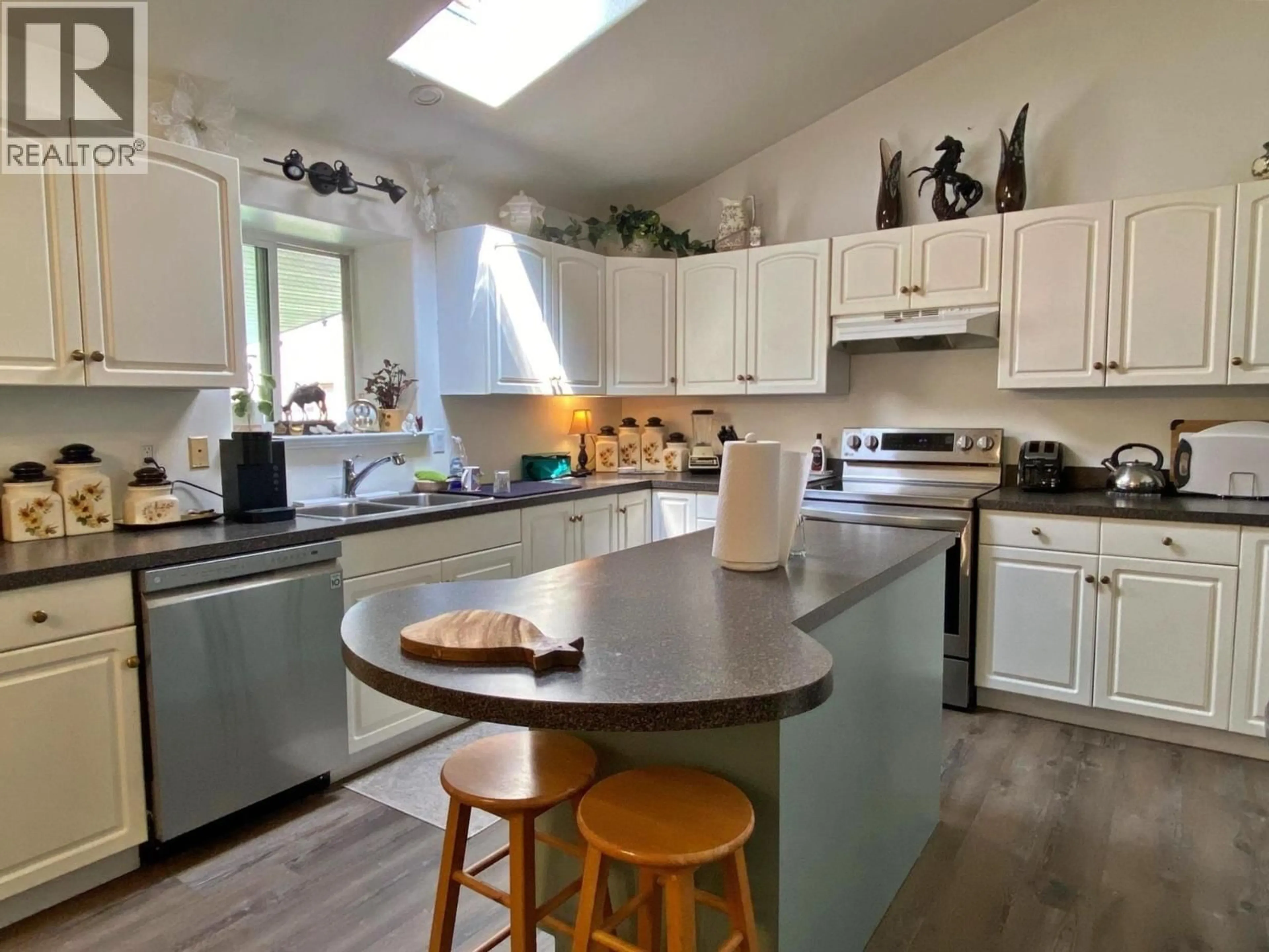 Open concept kitchen, unknown for 4713 BIRCH LANE, Barriere British Columbia V0E1E0