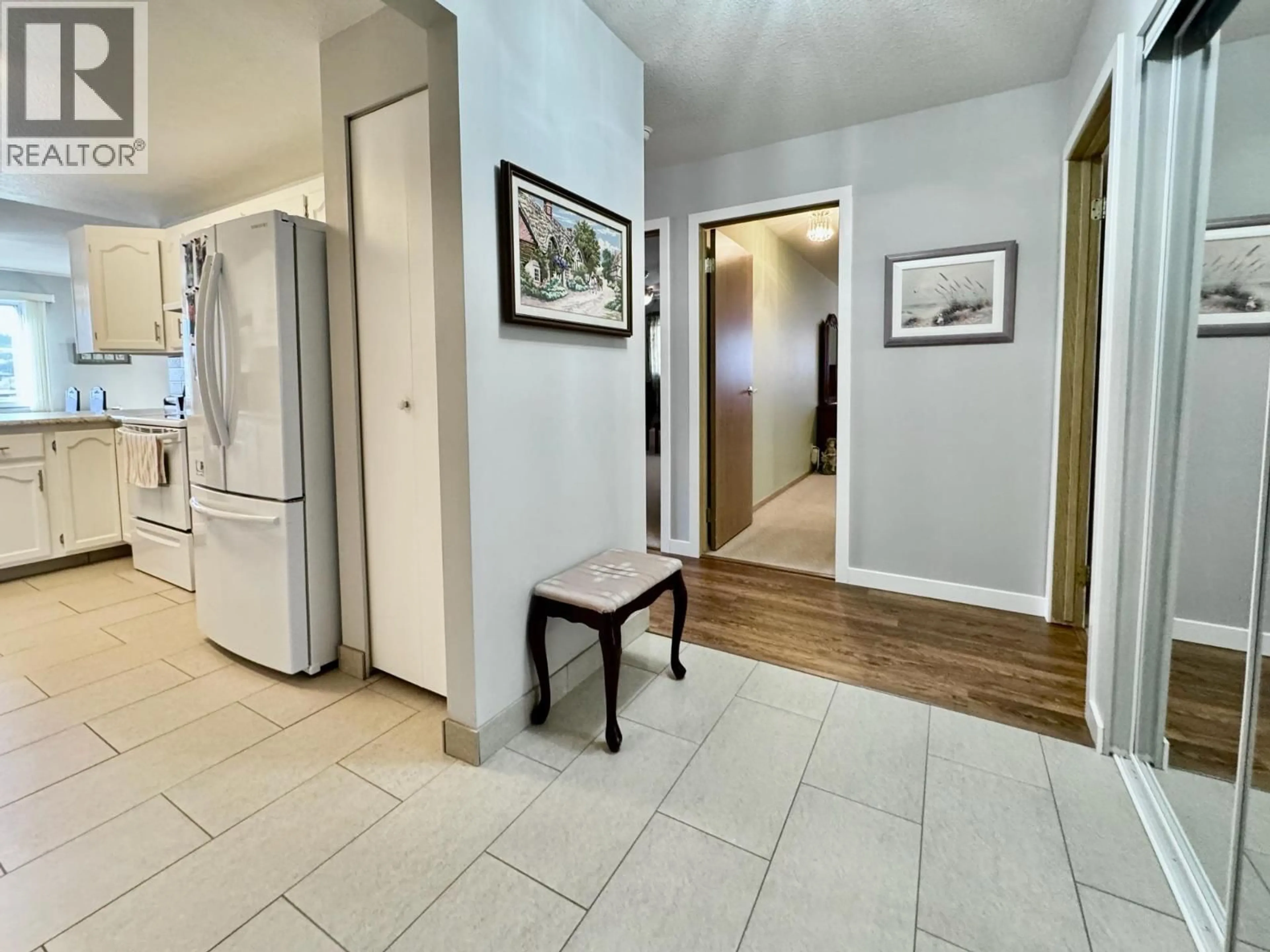 Indoor entryway for 308 - 195 WARREN AVE STREET WEST, Penticton British Columbia V2A3N1